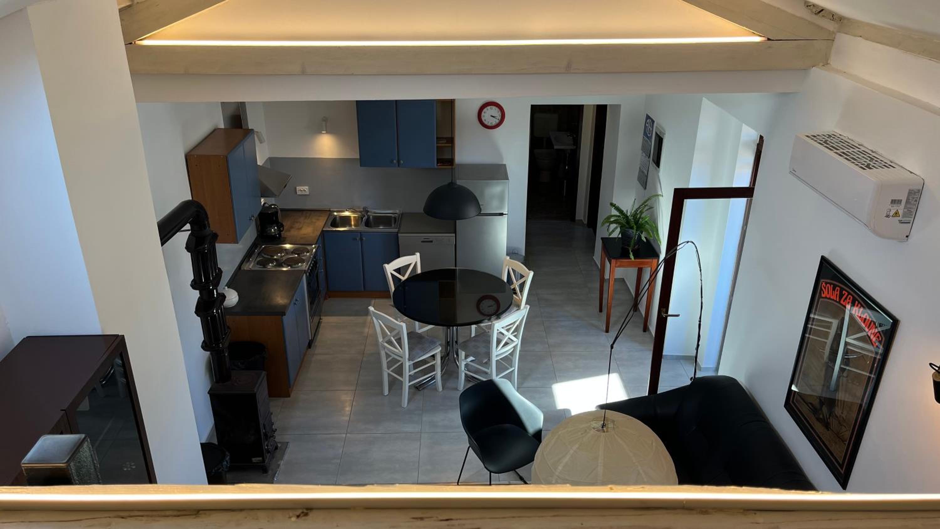 Apartment with Balcony - Photo 29