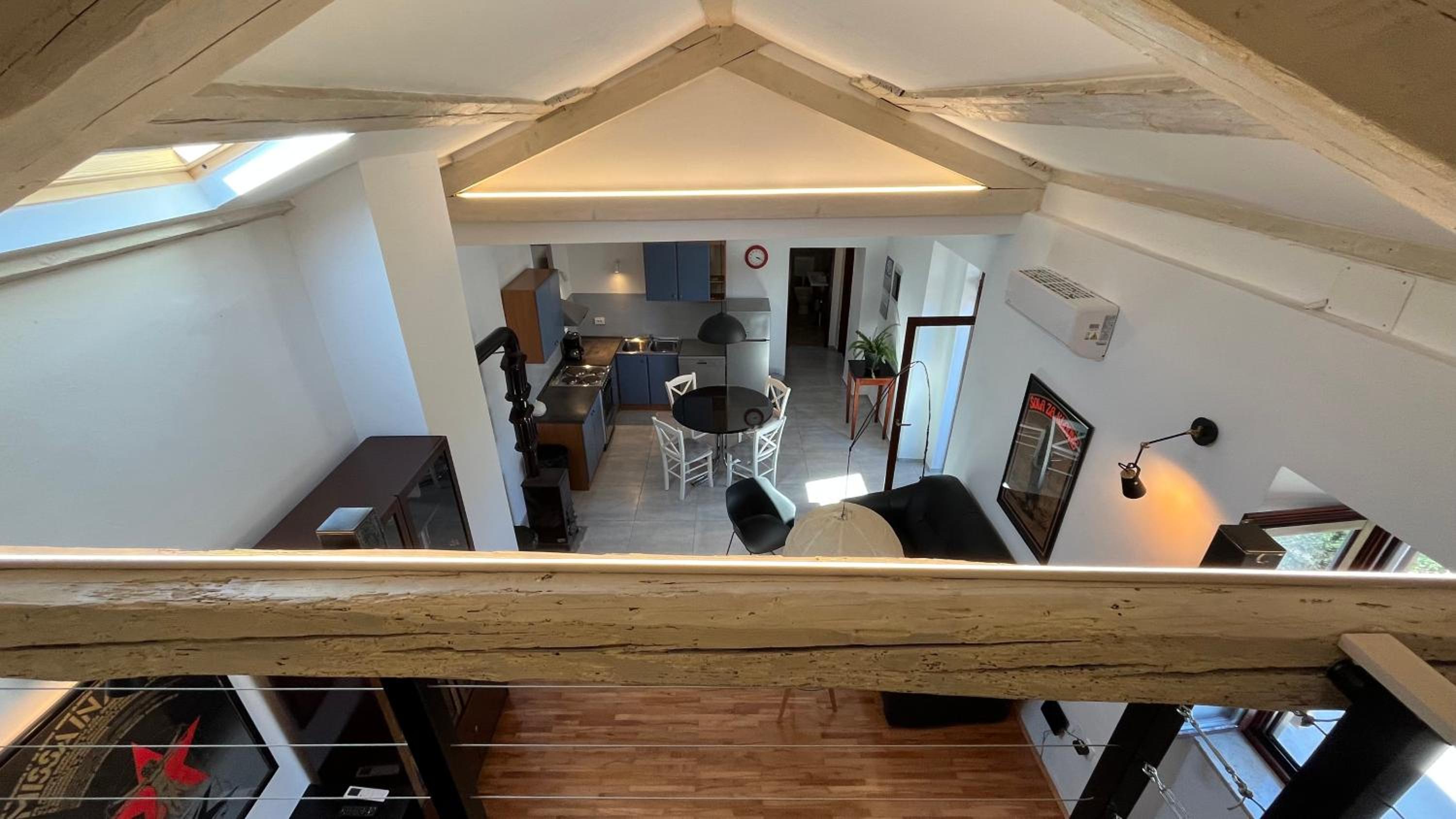 Apartment with Balcony - Photo 28