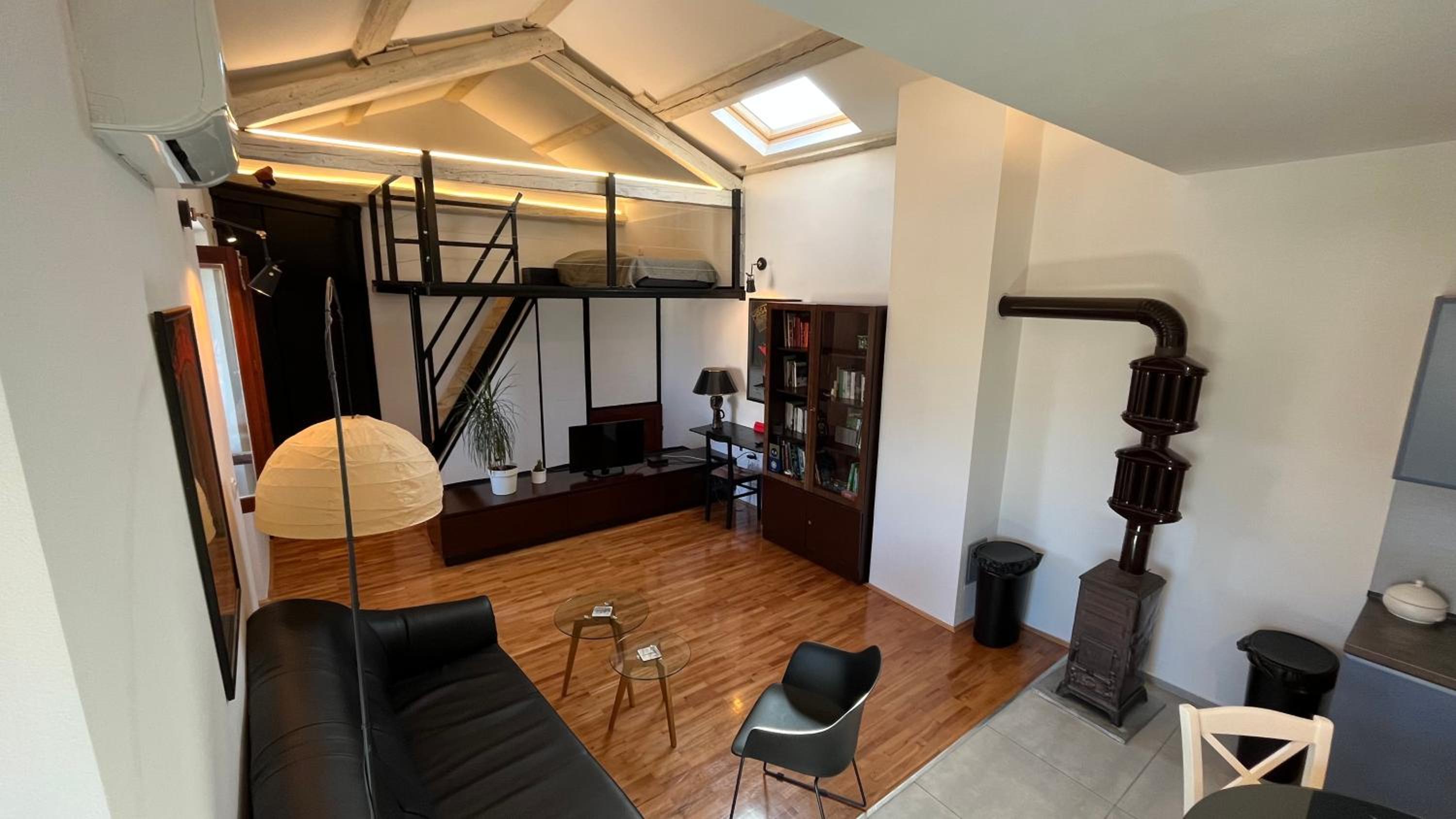 Apartment with Balcony - Photo 27
