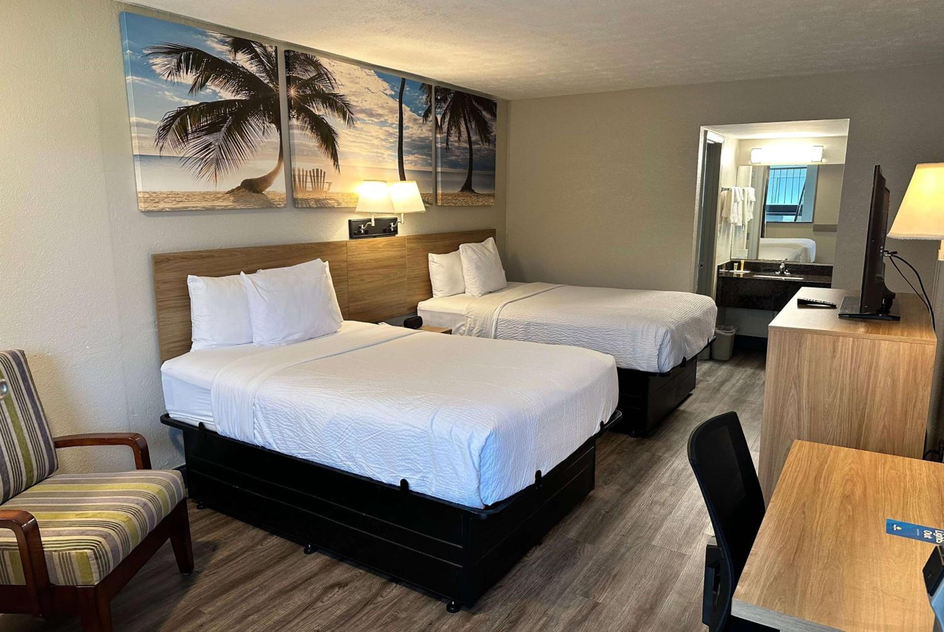 Double Room with Two Double Beds - Smoking photo 1