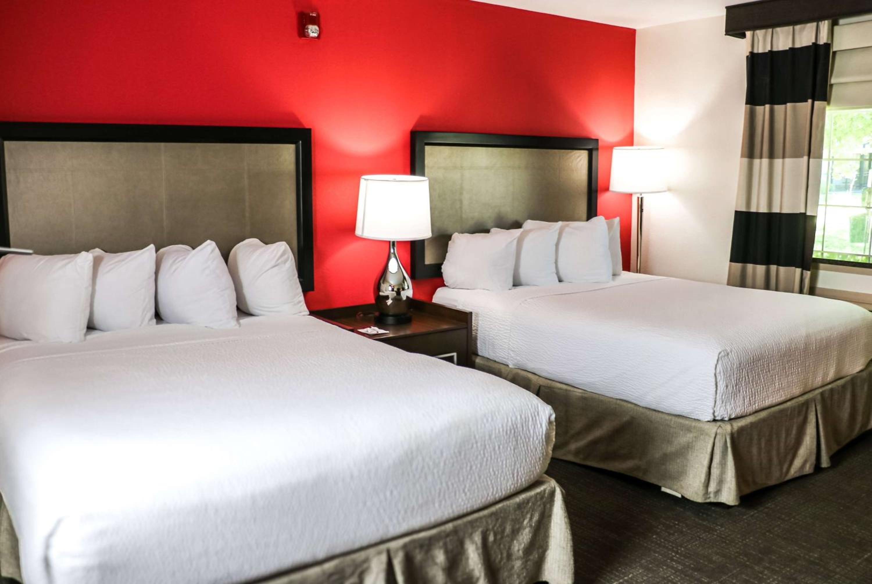Queen Room with Two Queen Beds - Non-Smoking - Photo 1