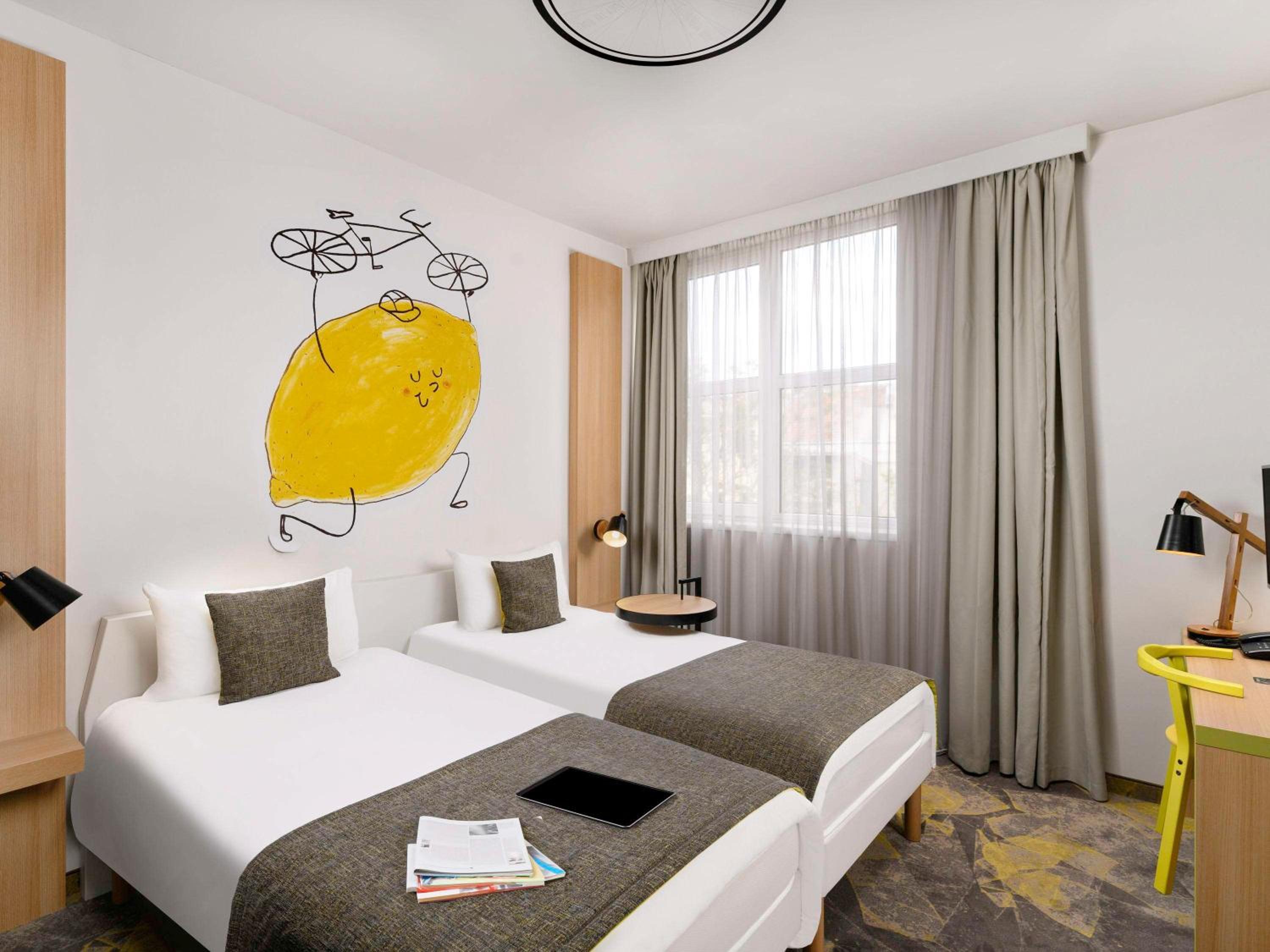 family room with one double and one single bed thumbnail 6