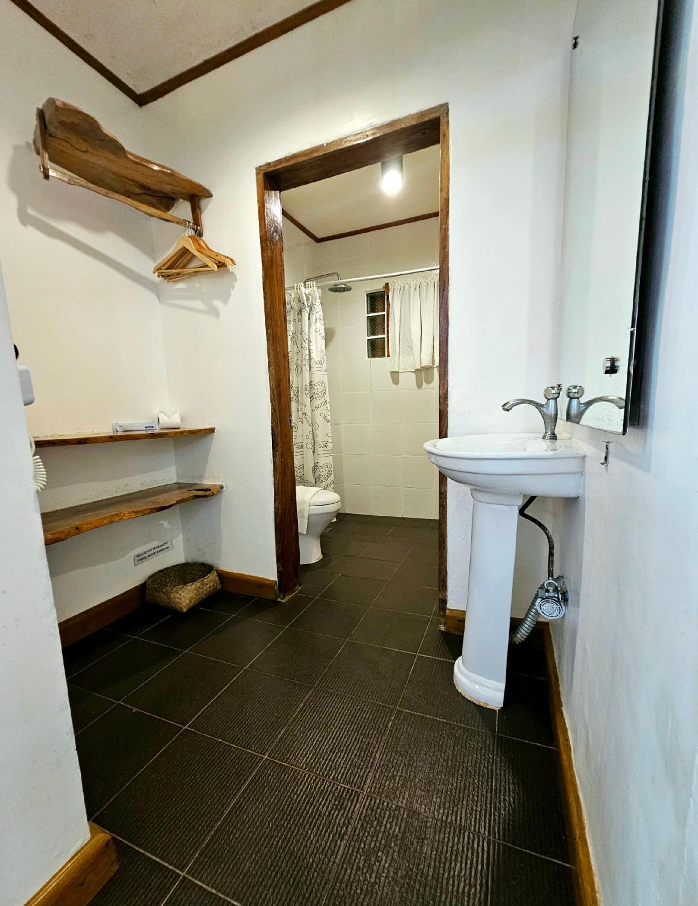 Deluxe Room with Garden View - Photo 8