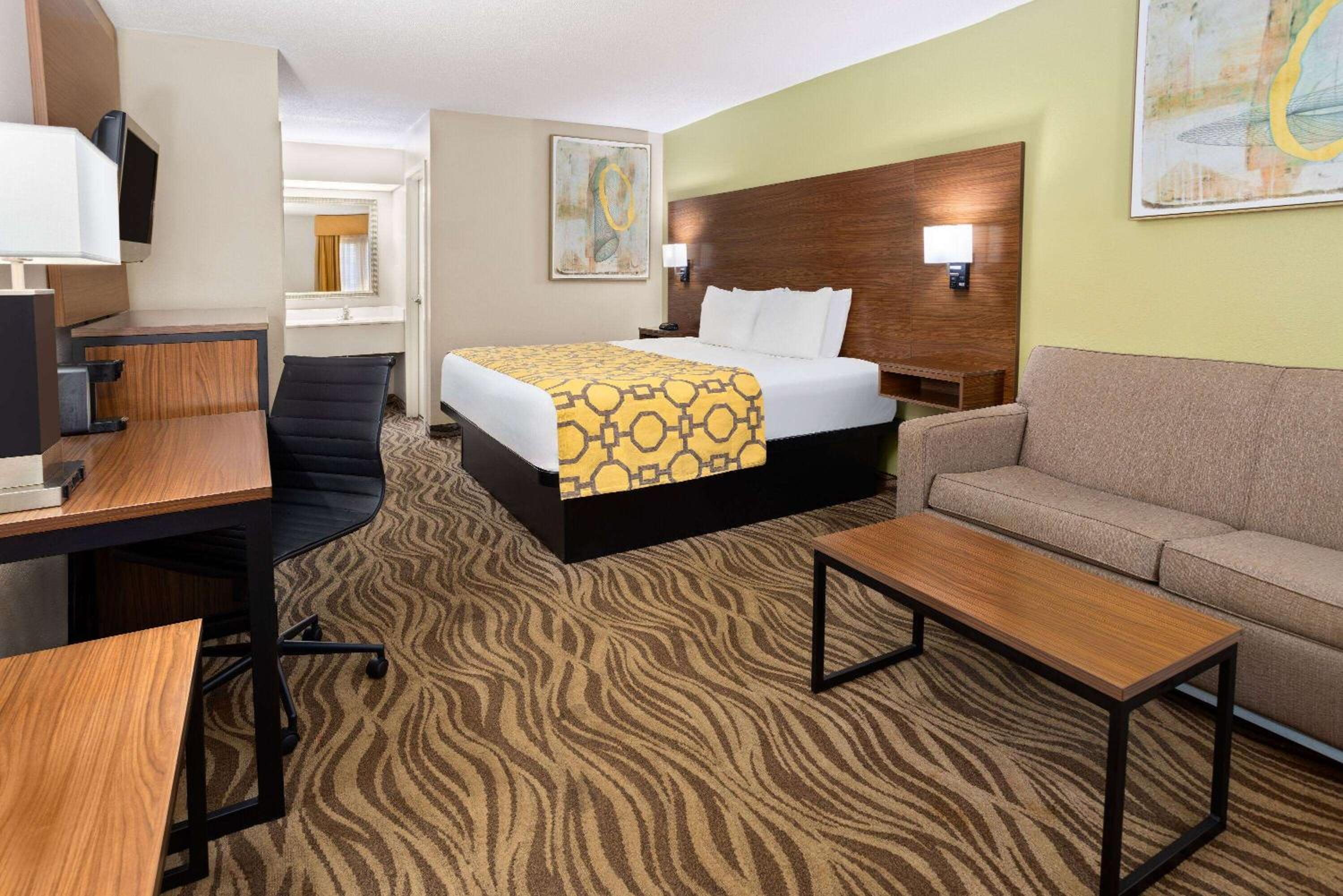 King Room with Sofa Bed - Non-Smoking - Photo 1
