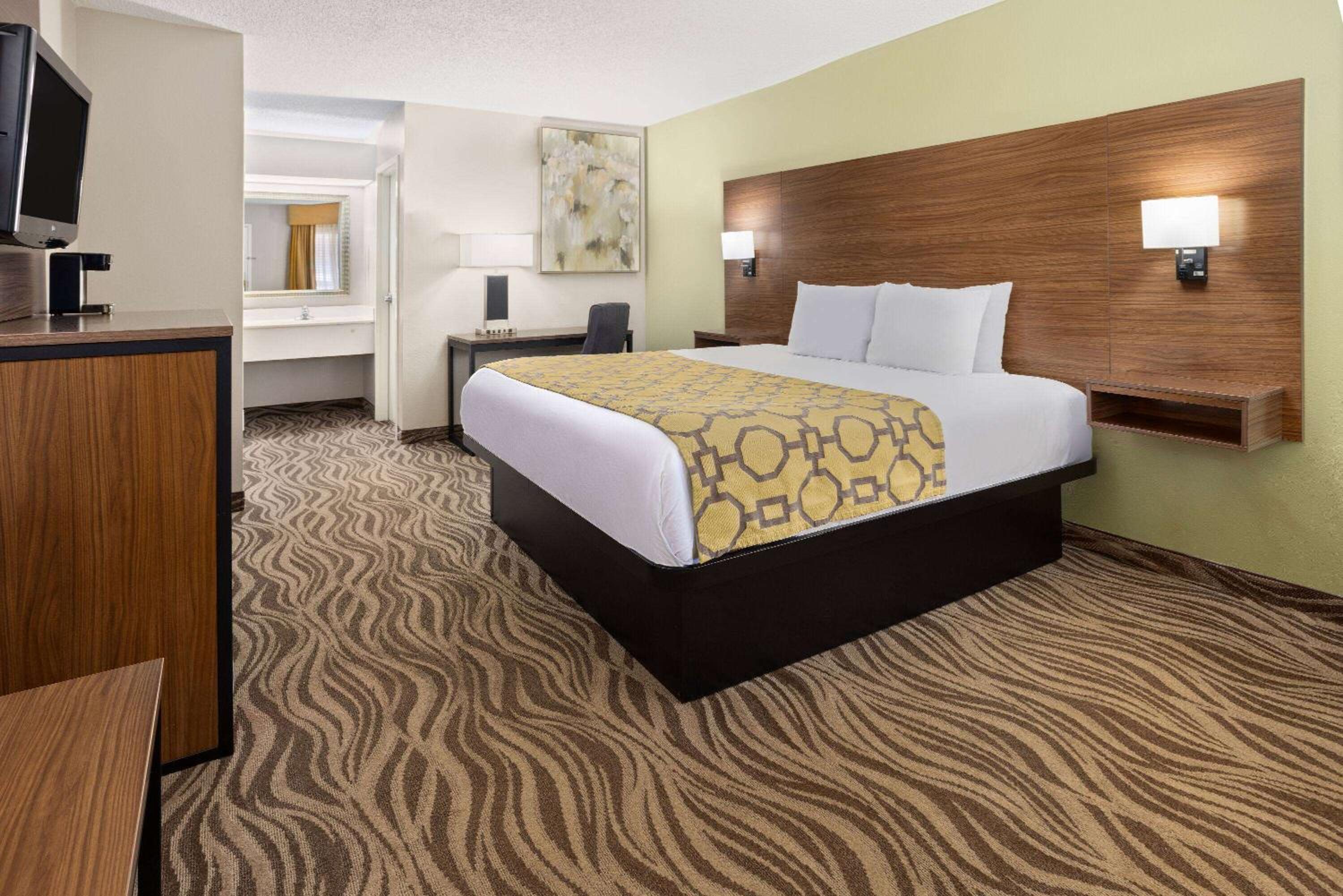 Deluxe King Room - Non-Smoking - Photo 1
