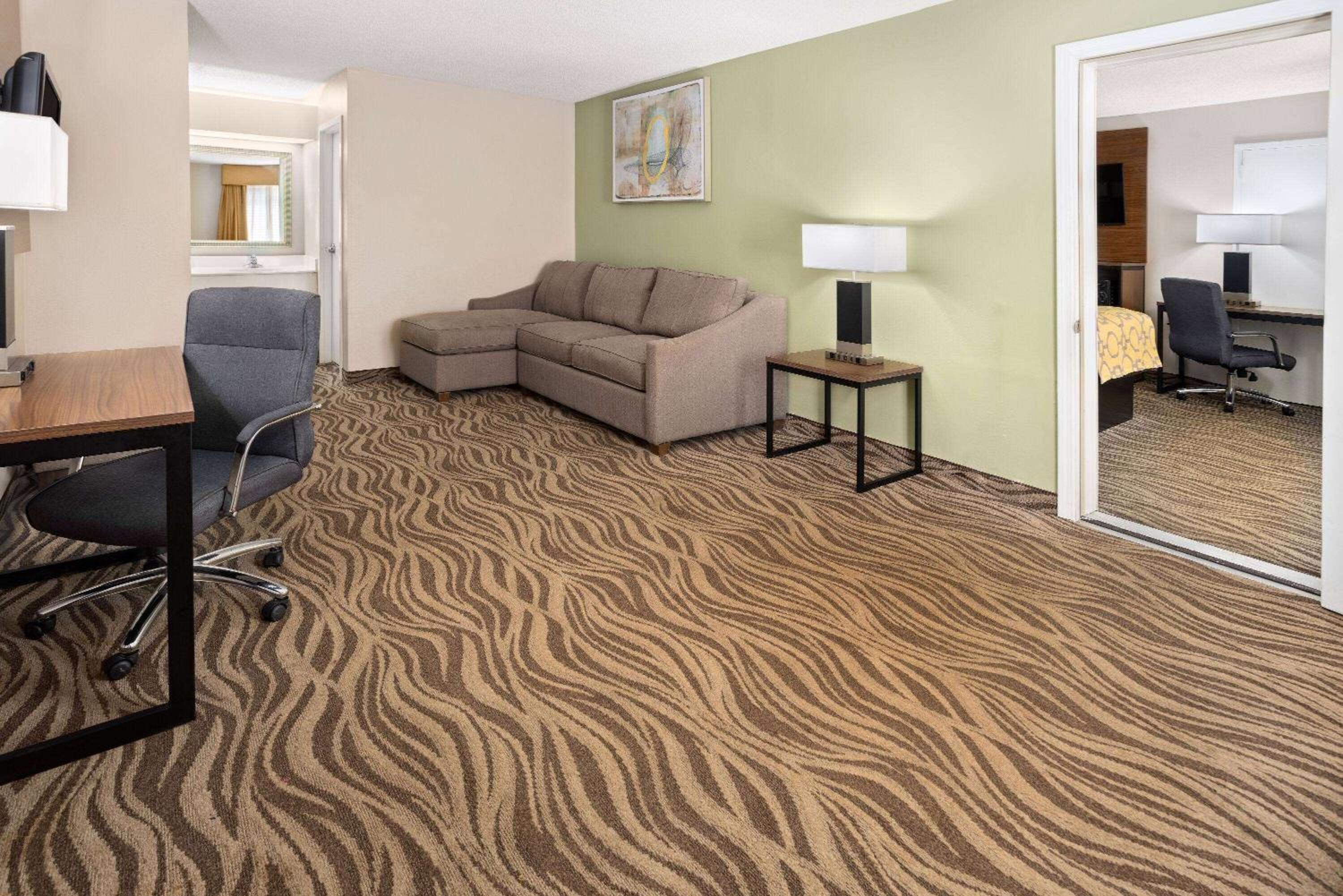 One-Bedroom King Suite - Non-Smoking - Photo 1