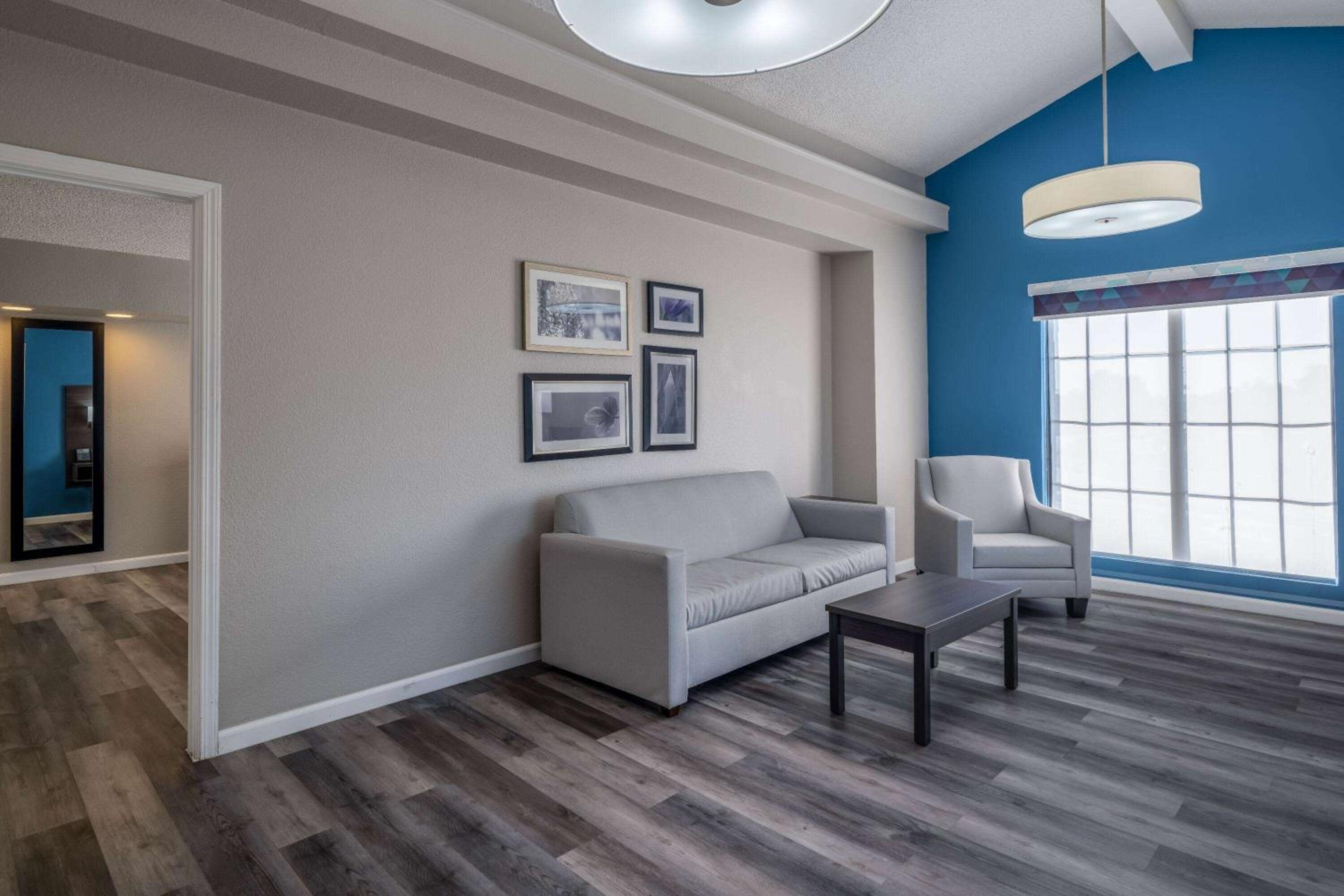 King Suite - Photo 3
