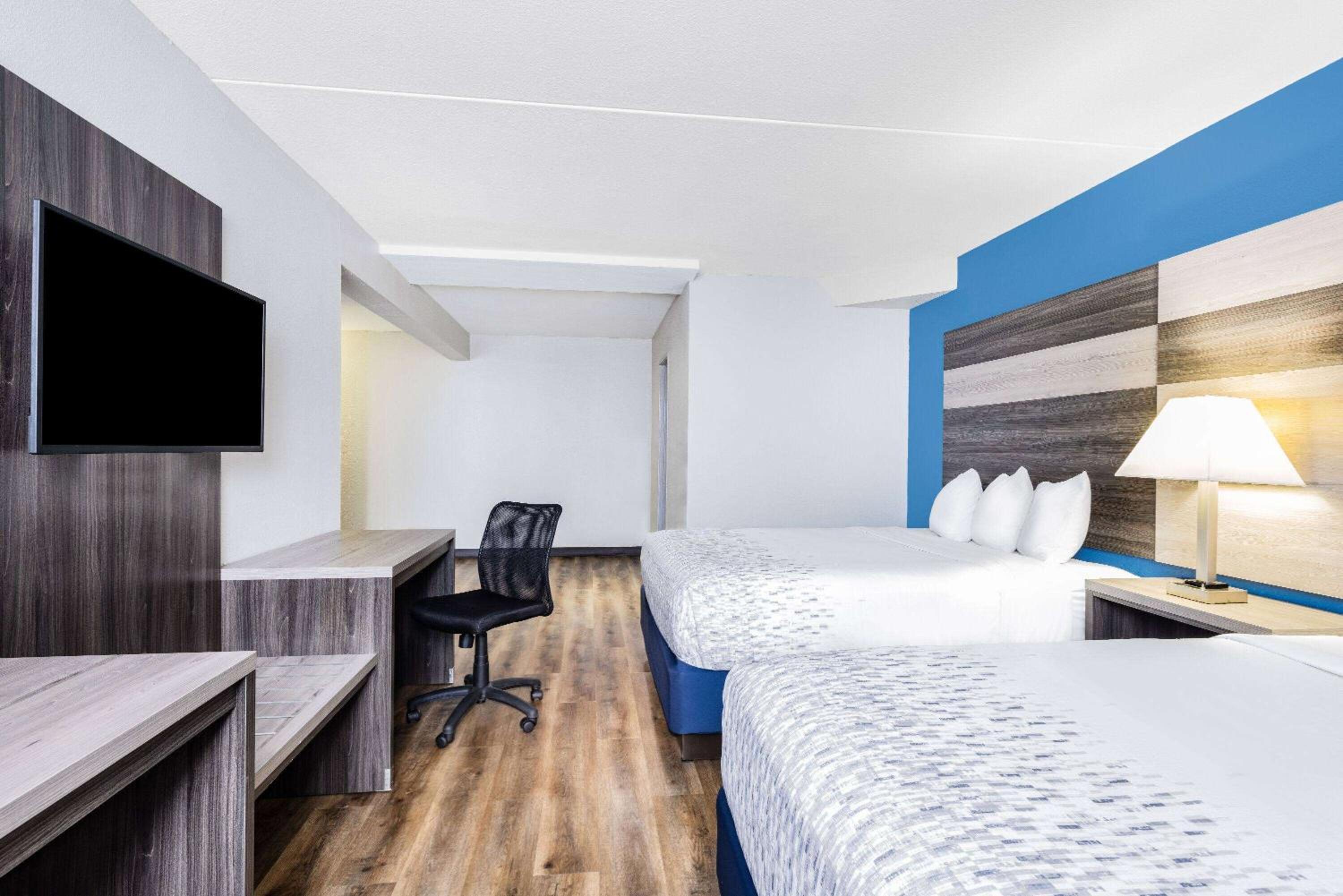One-Bedroom Family Suite - Non-Smoking - Photo 1