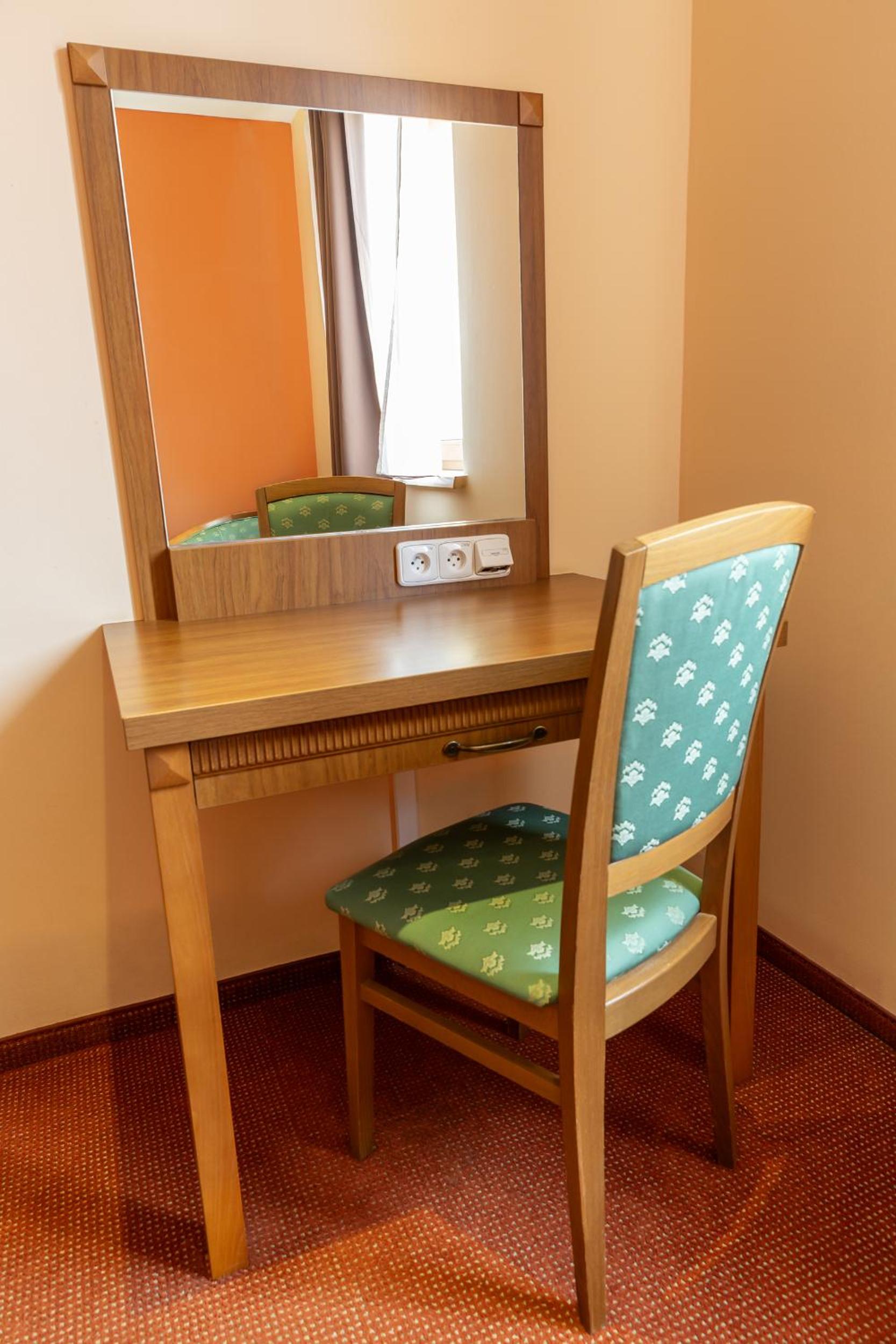 Double Room - Photo 6
