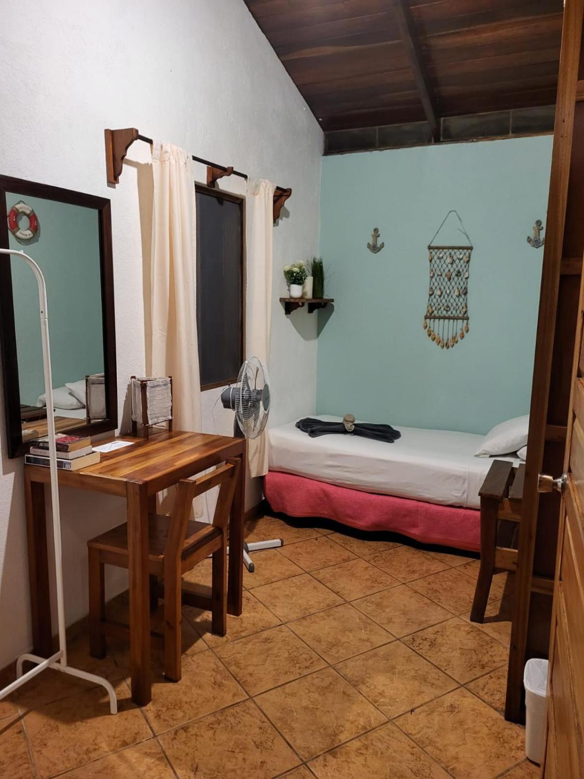 Single Room with Shared Bathroom photo 1