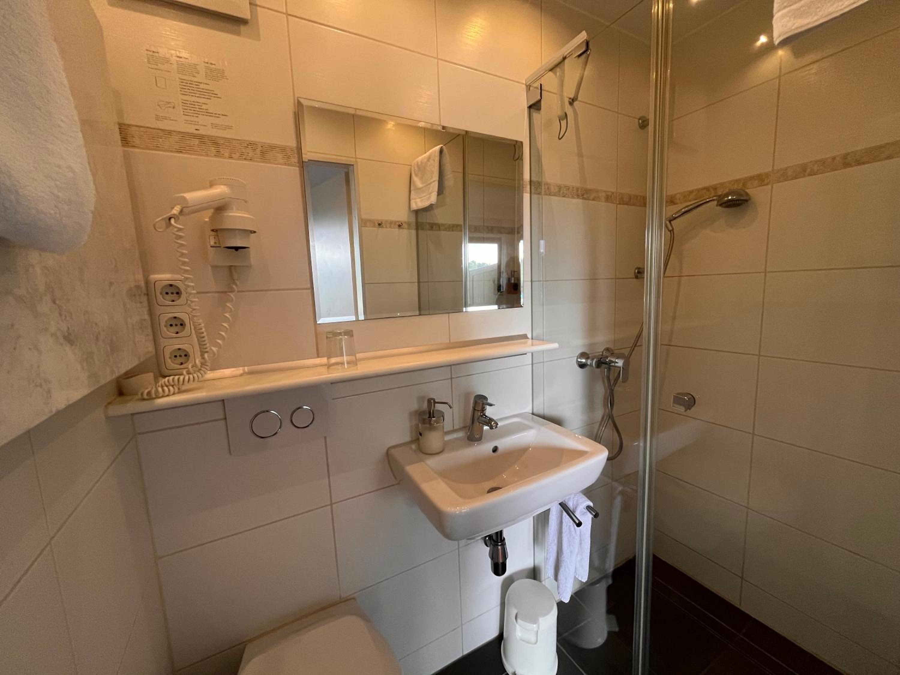 Single Room photo 3