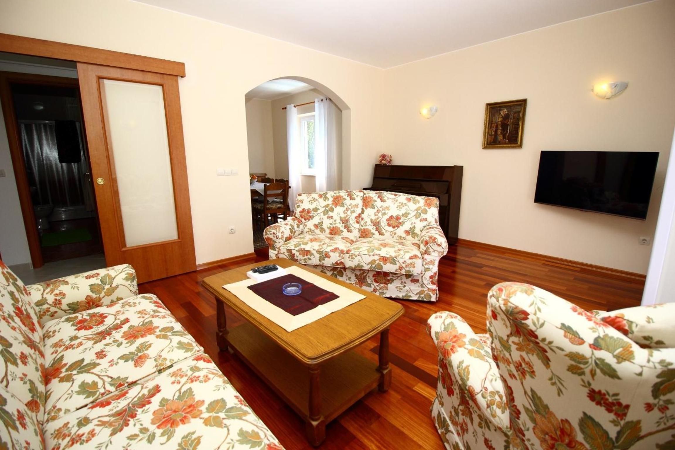 Comfort One-Bedroom Apartment with Balcony photo 3