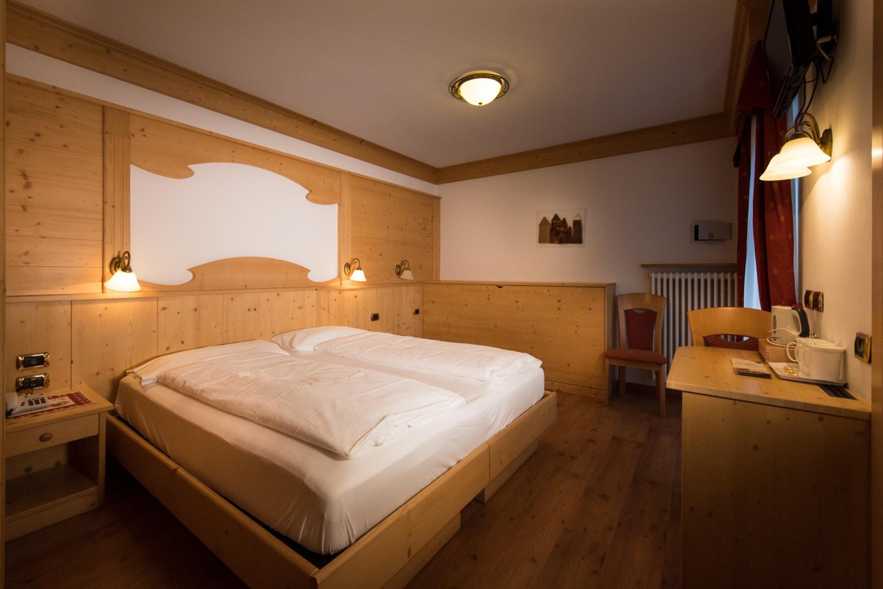 Comfort Double or Twin Room with Extra Bed photo 2