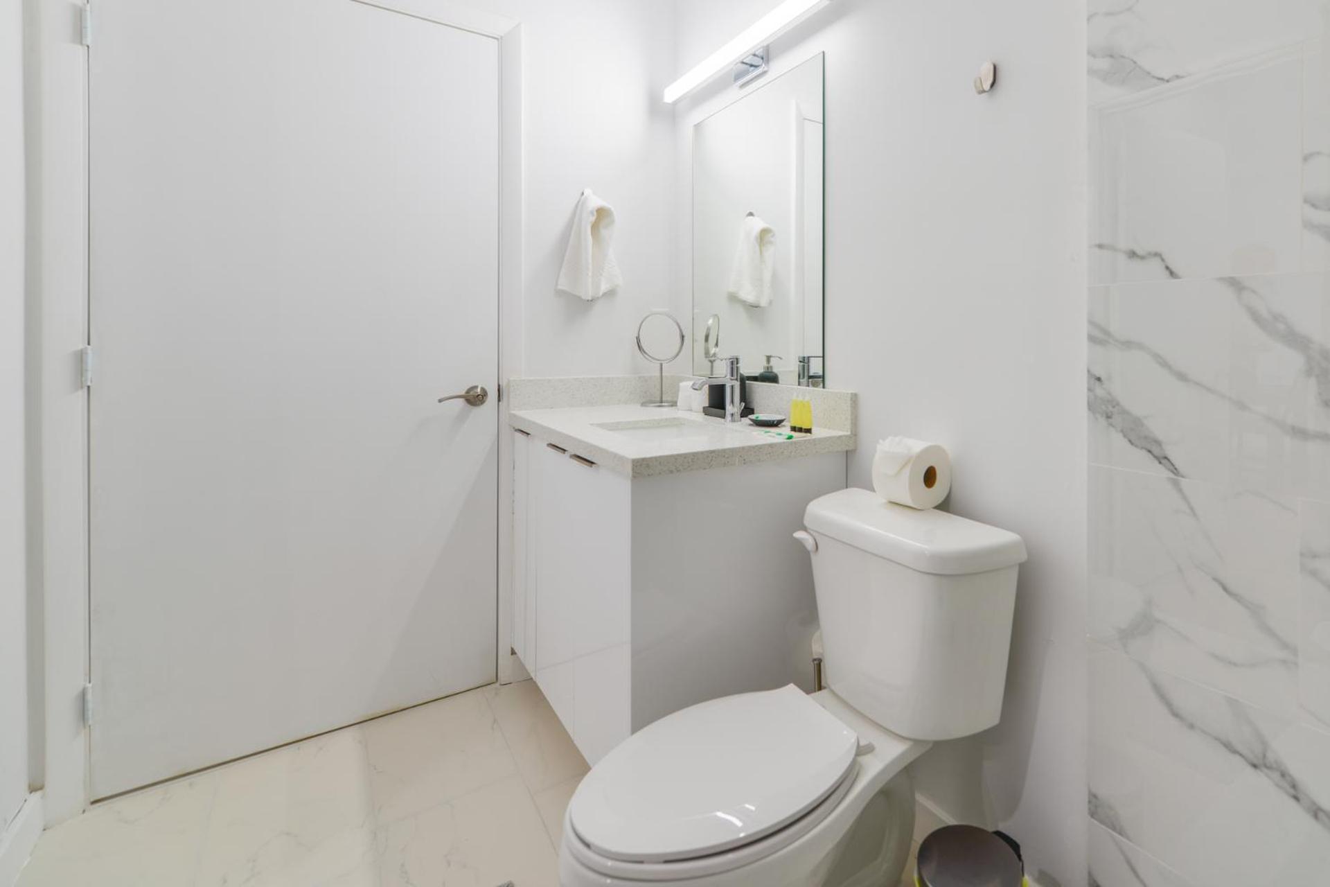 One-Bedroom Apartment photo 2