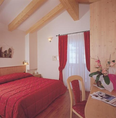 Double or Twin Room with Extra Bed photo 2