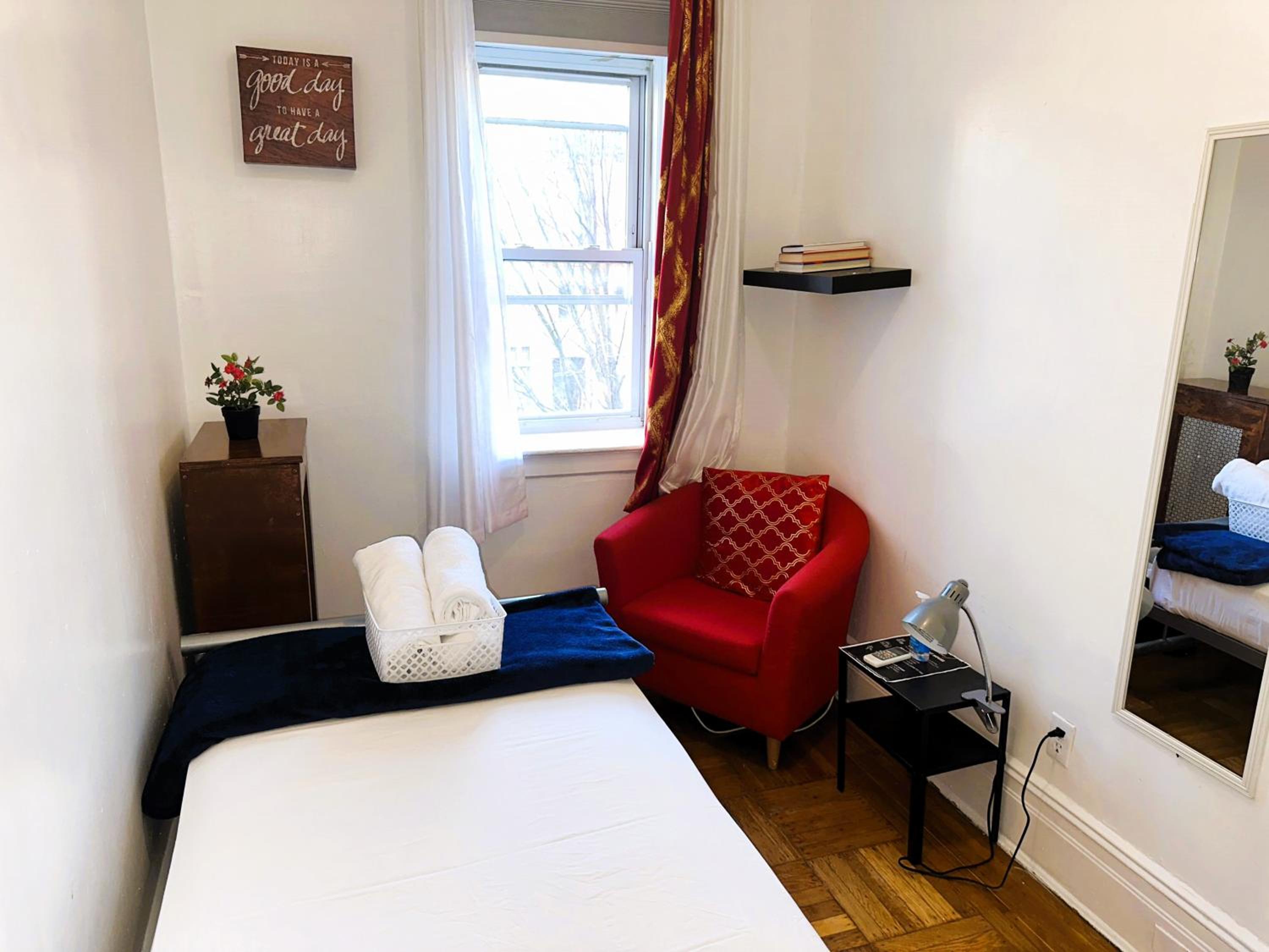 Single Room Street View photo 1