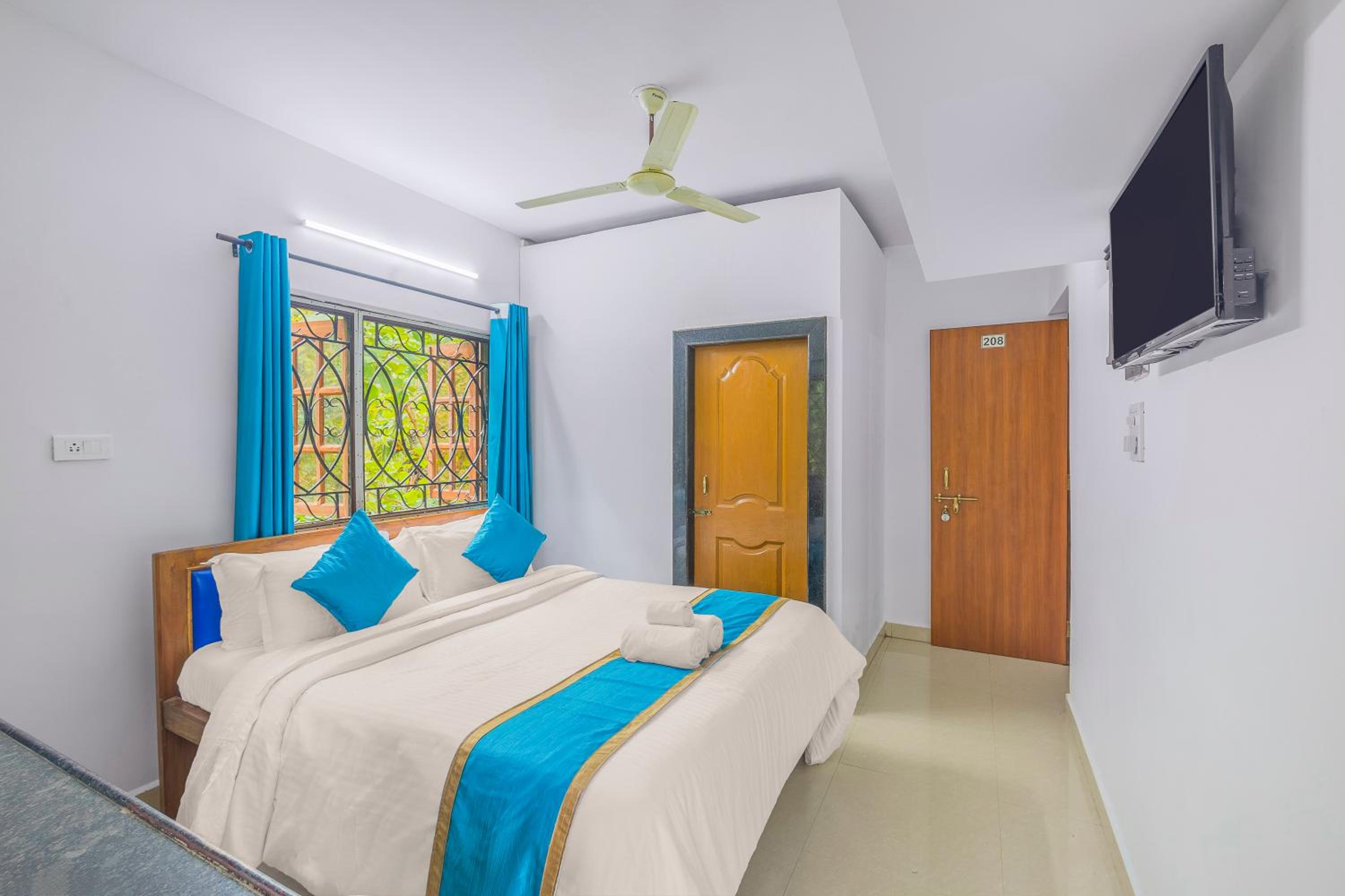 Standard Double Room with Fan - Photo 15