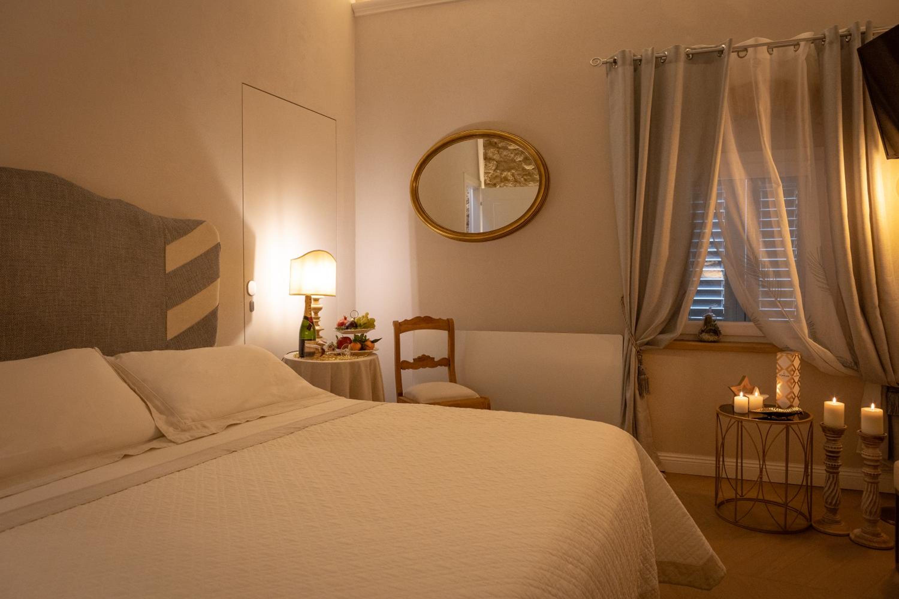 Double Room with Spa Bath photo 3