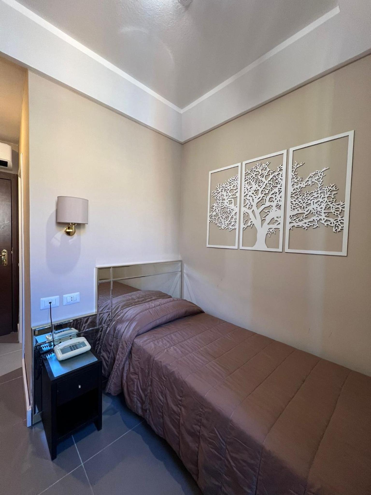 Single Room photo 2