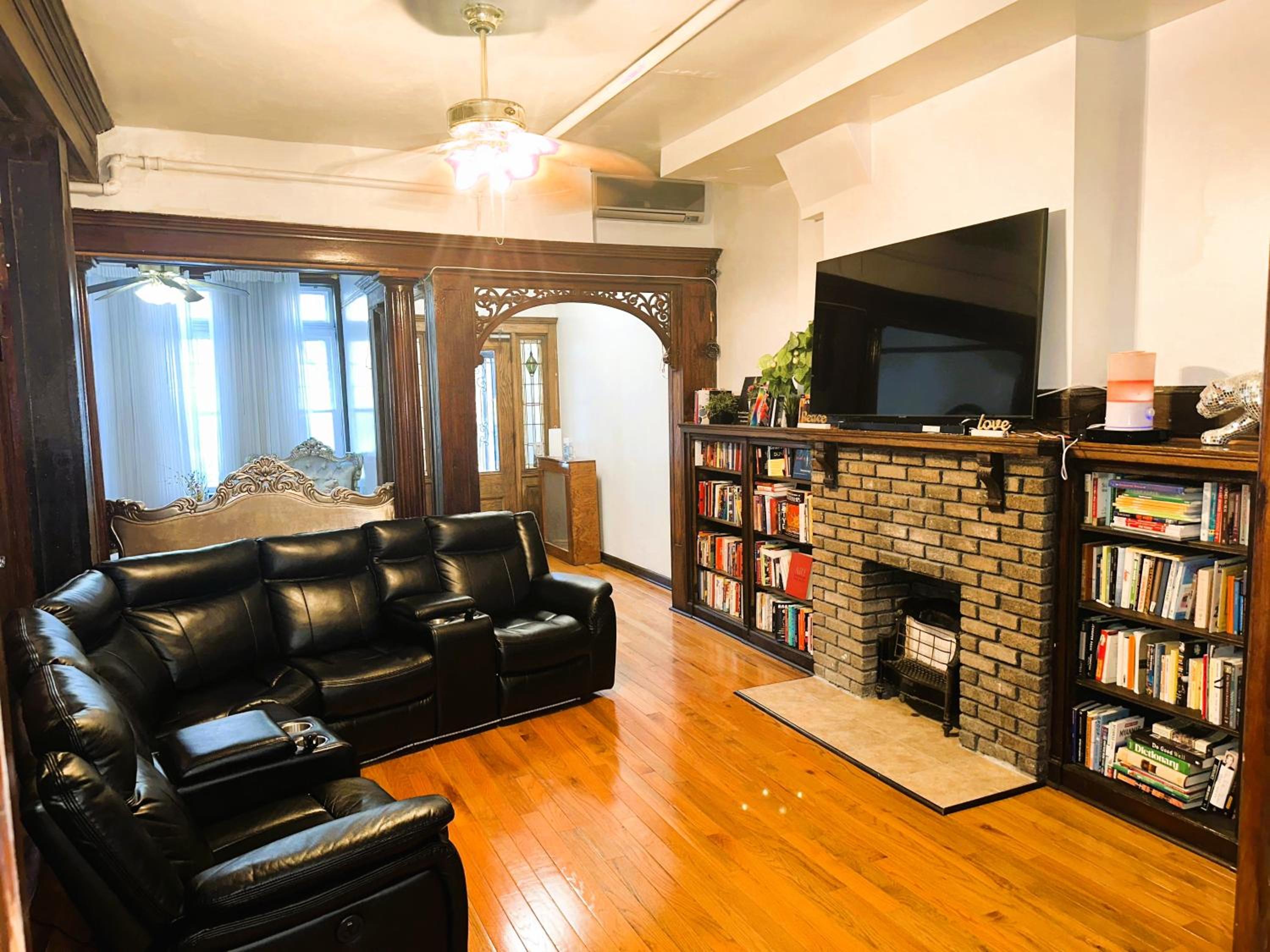 Single Room Street View photo 3