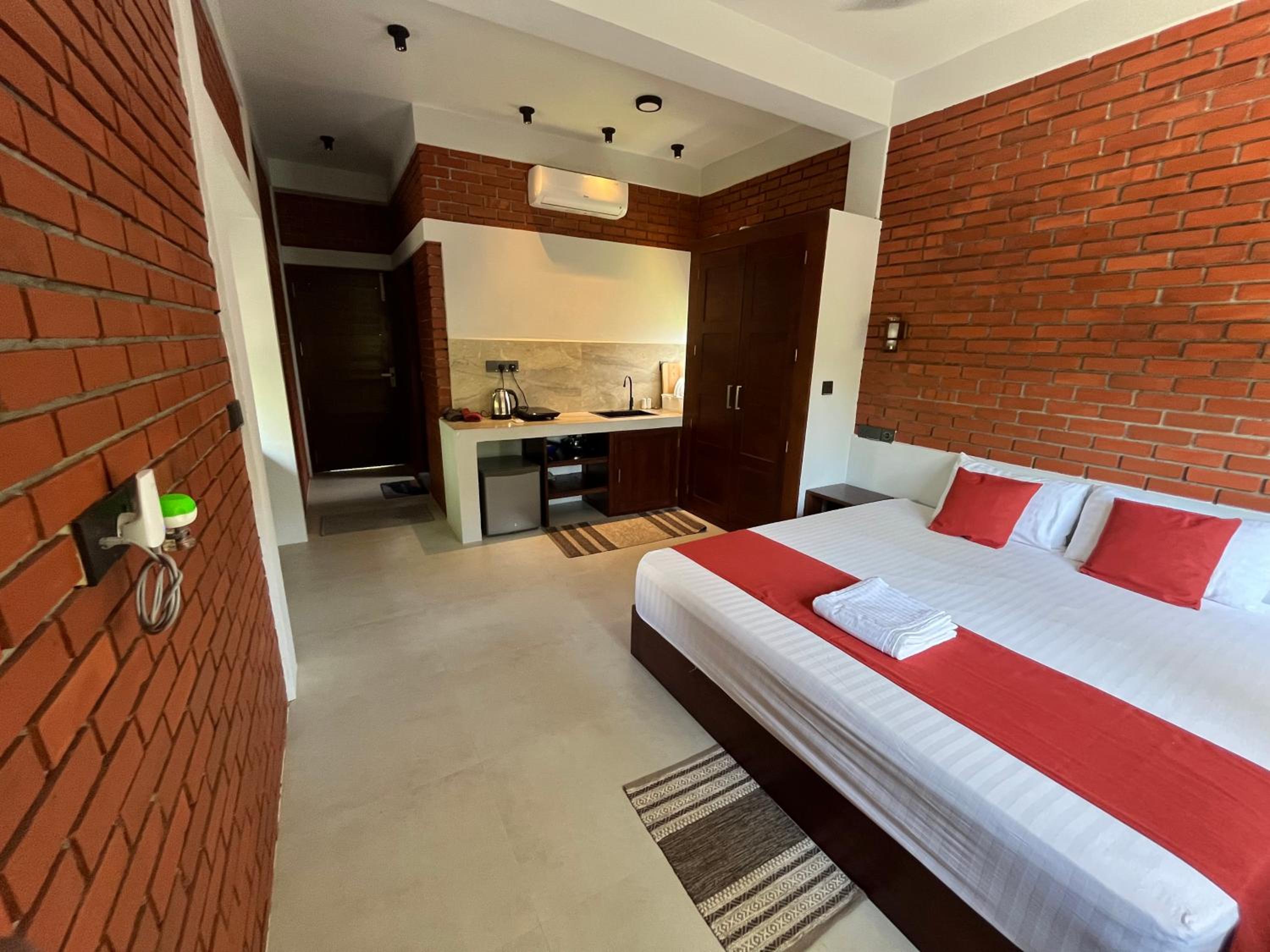 Deluxe Double Room with Balcony photo 1