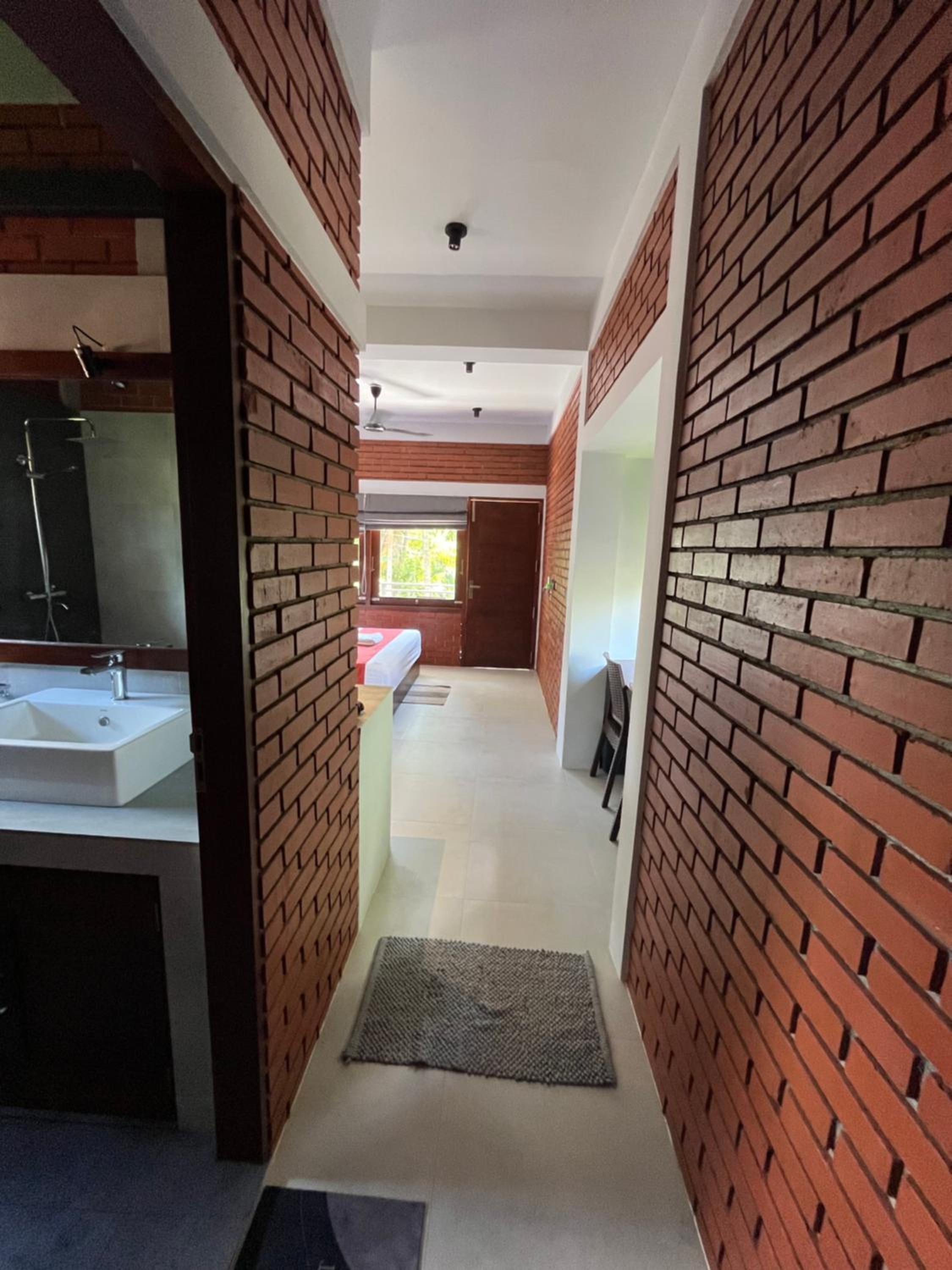 Deluxe Double Room with Balcony photo 3
