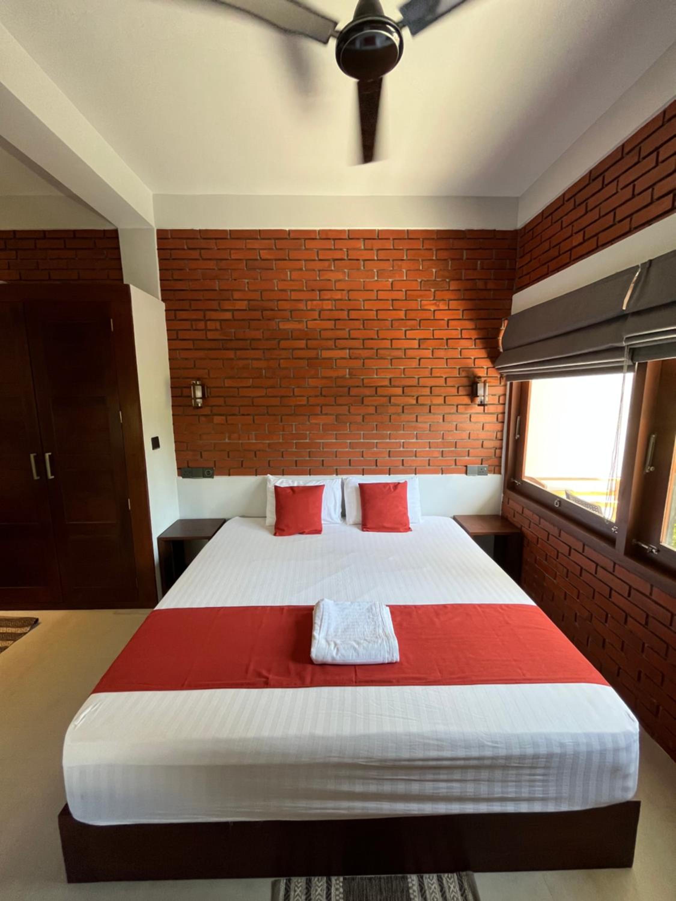 Deluxe Double Room with Balcony photo 2
