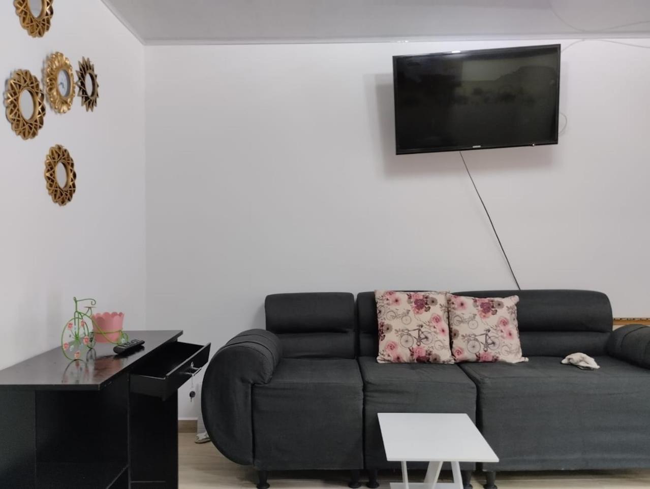 Three-Bedroom Standard Apartment photo 2