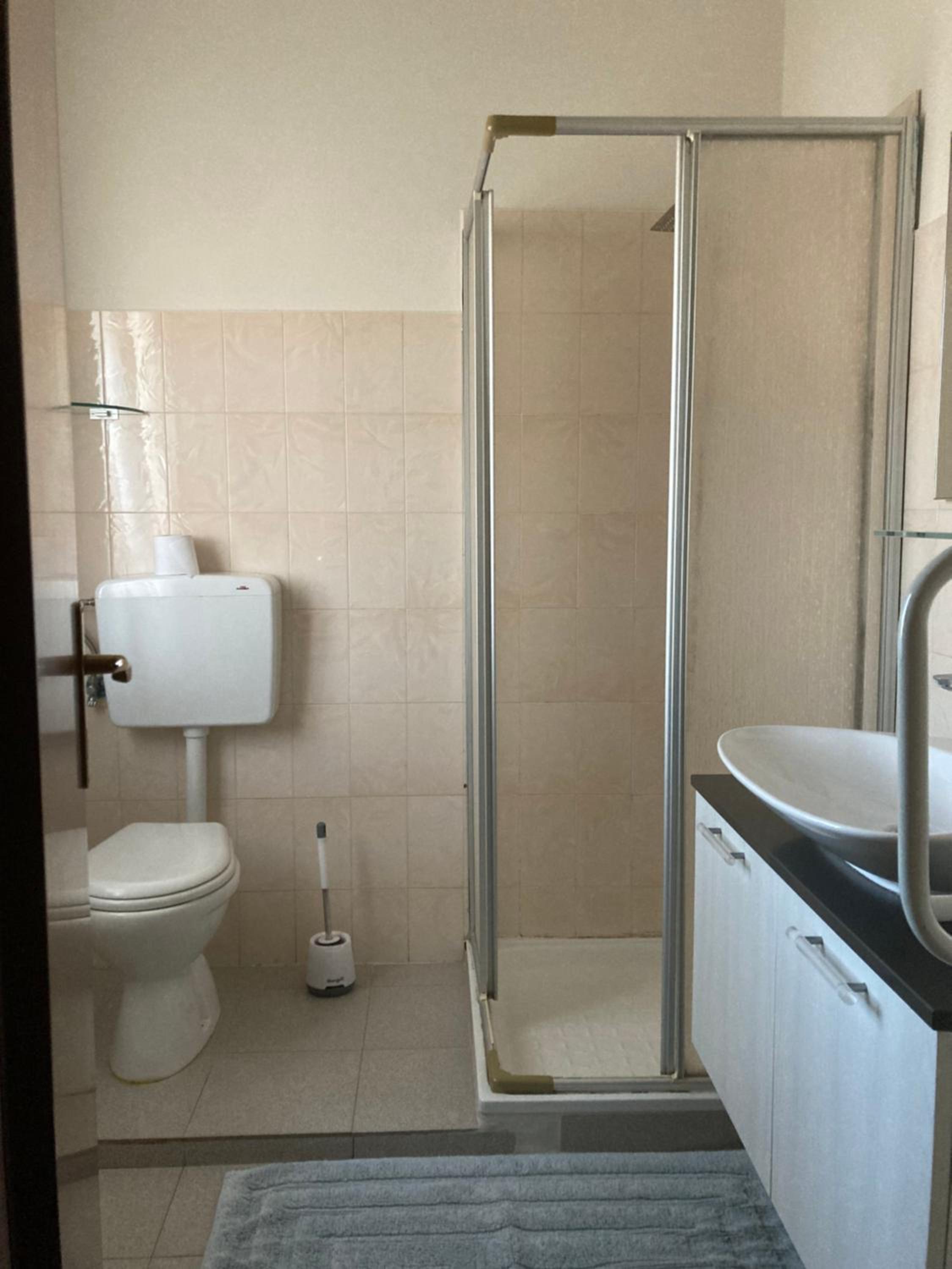 Twin Room with Private Bathroom photo 3