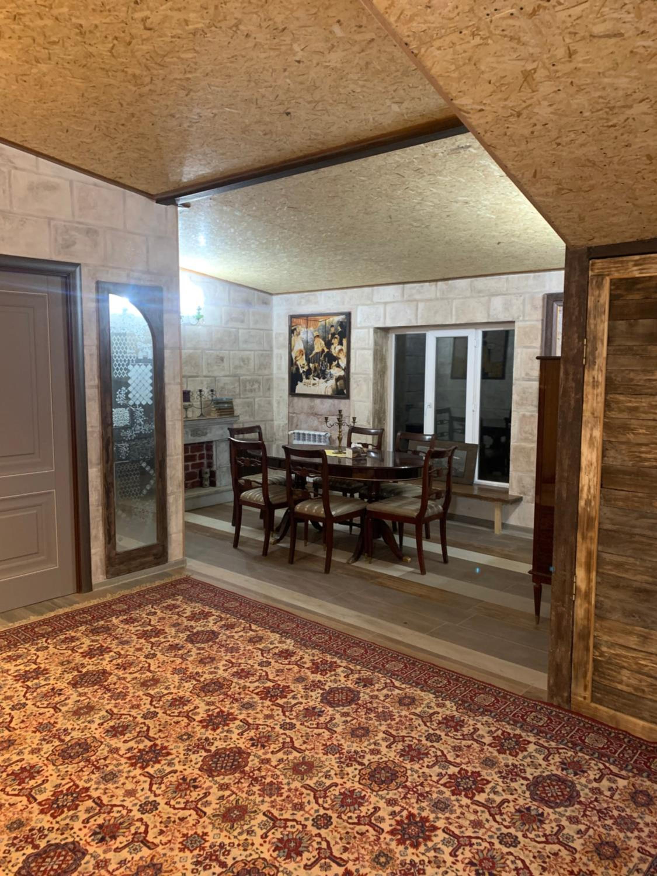 Family Room with Balcony photo 3