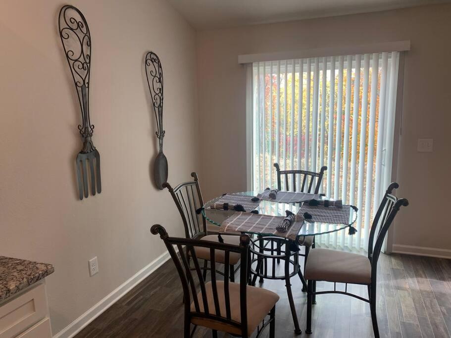 Three-Bedroom House photo 3