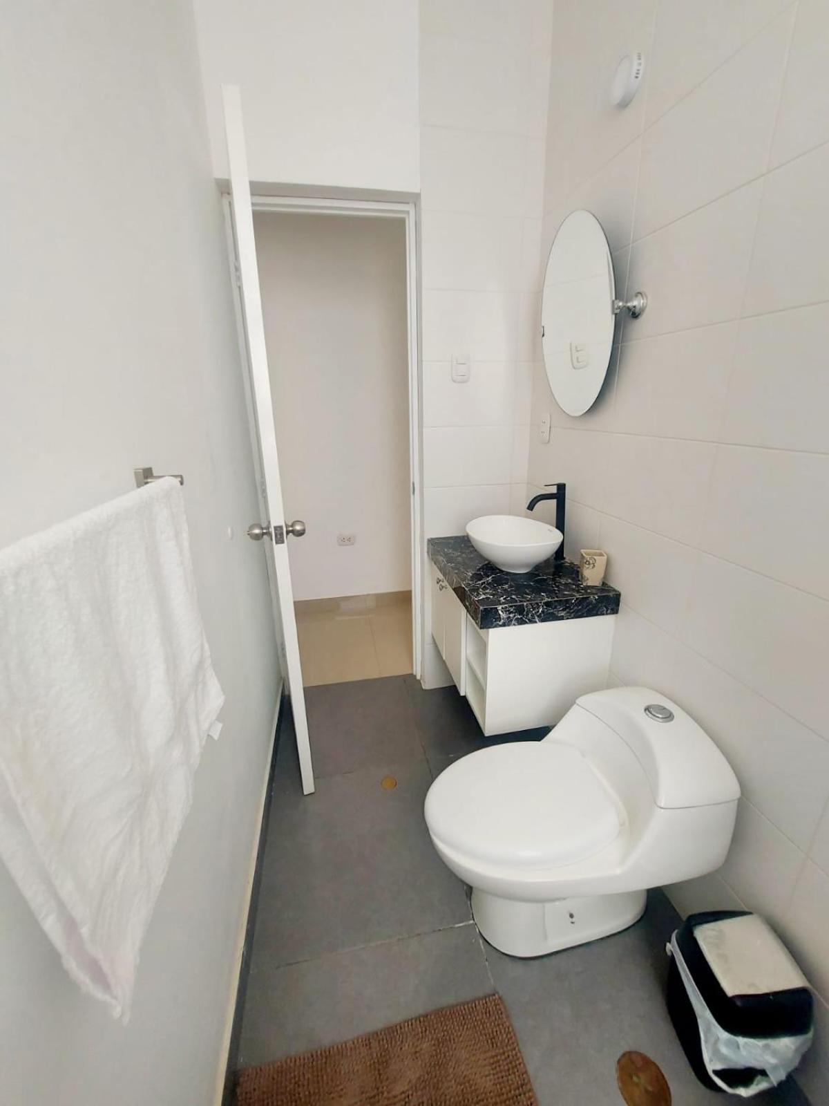 One-Bedroom Apartment photo 2