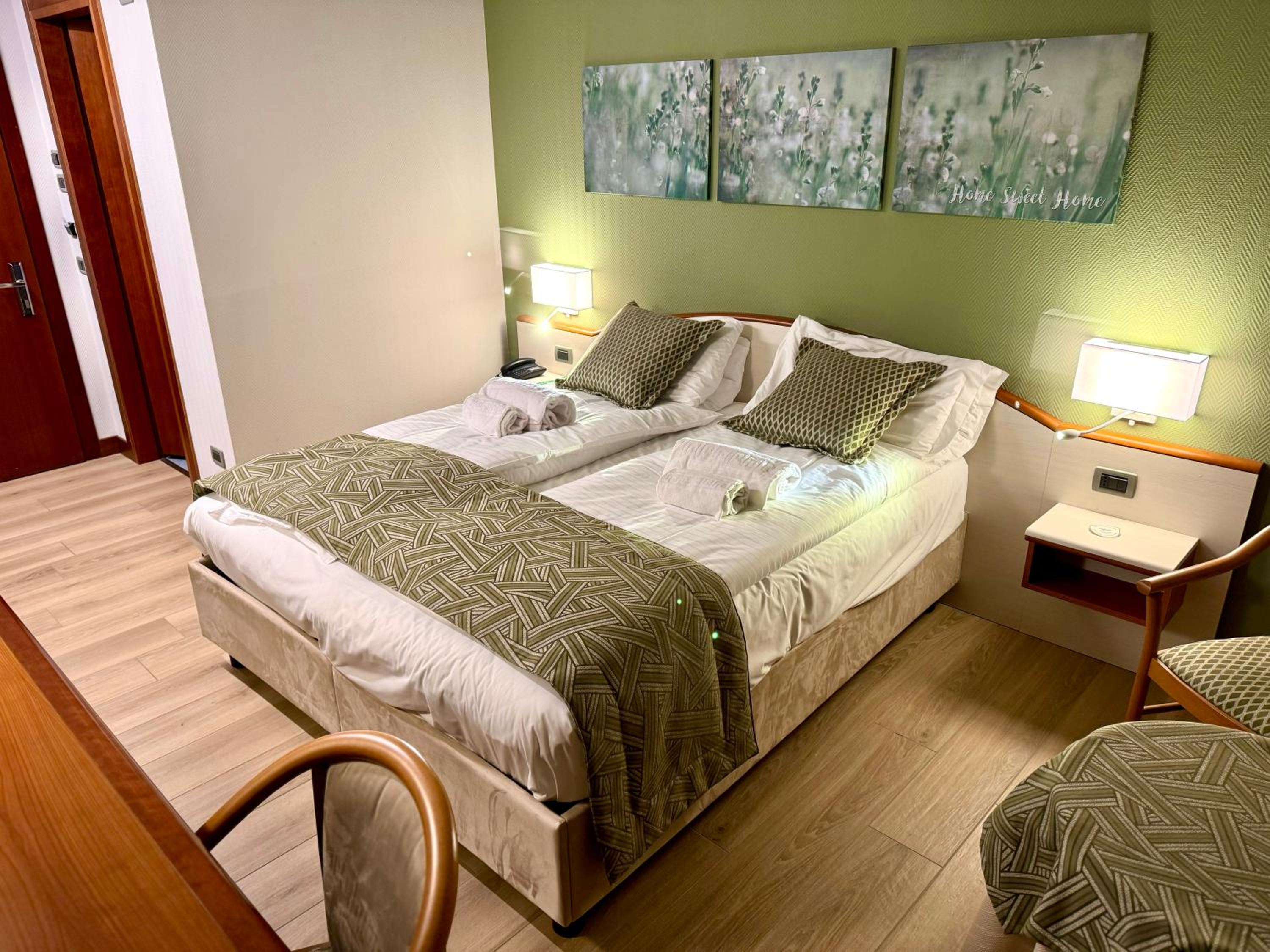 Twin Room - Photo 6