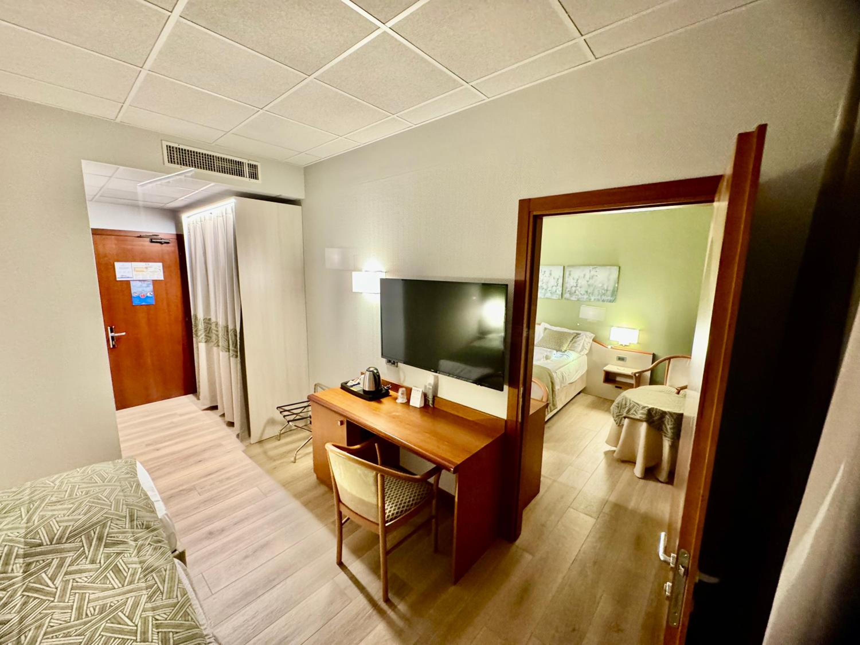 Quadruple Room - Photo 2