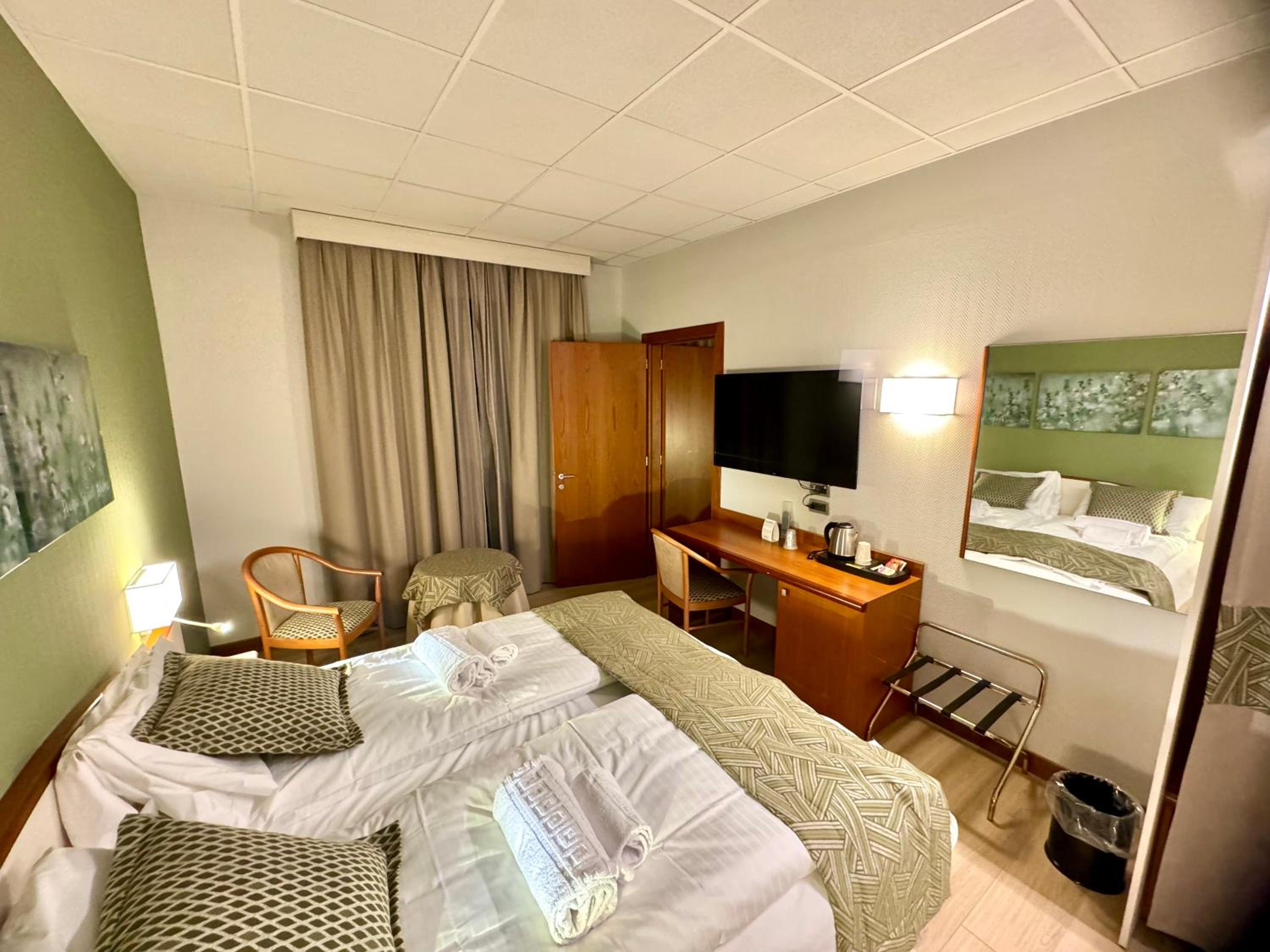 Quadruple Room - Photo 5