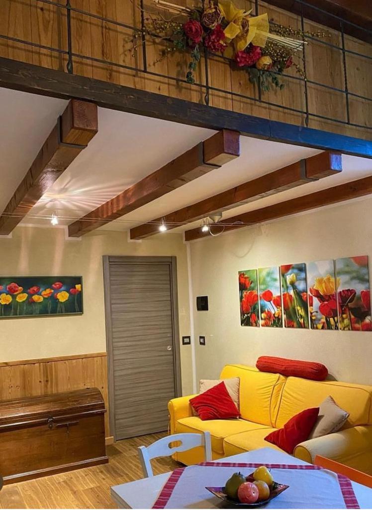 One-Bedroom Apartment - Split Level photo 2