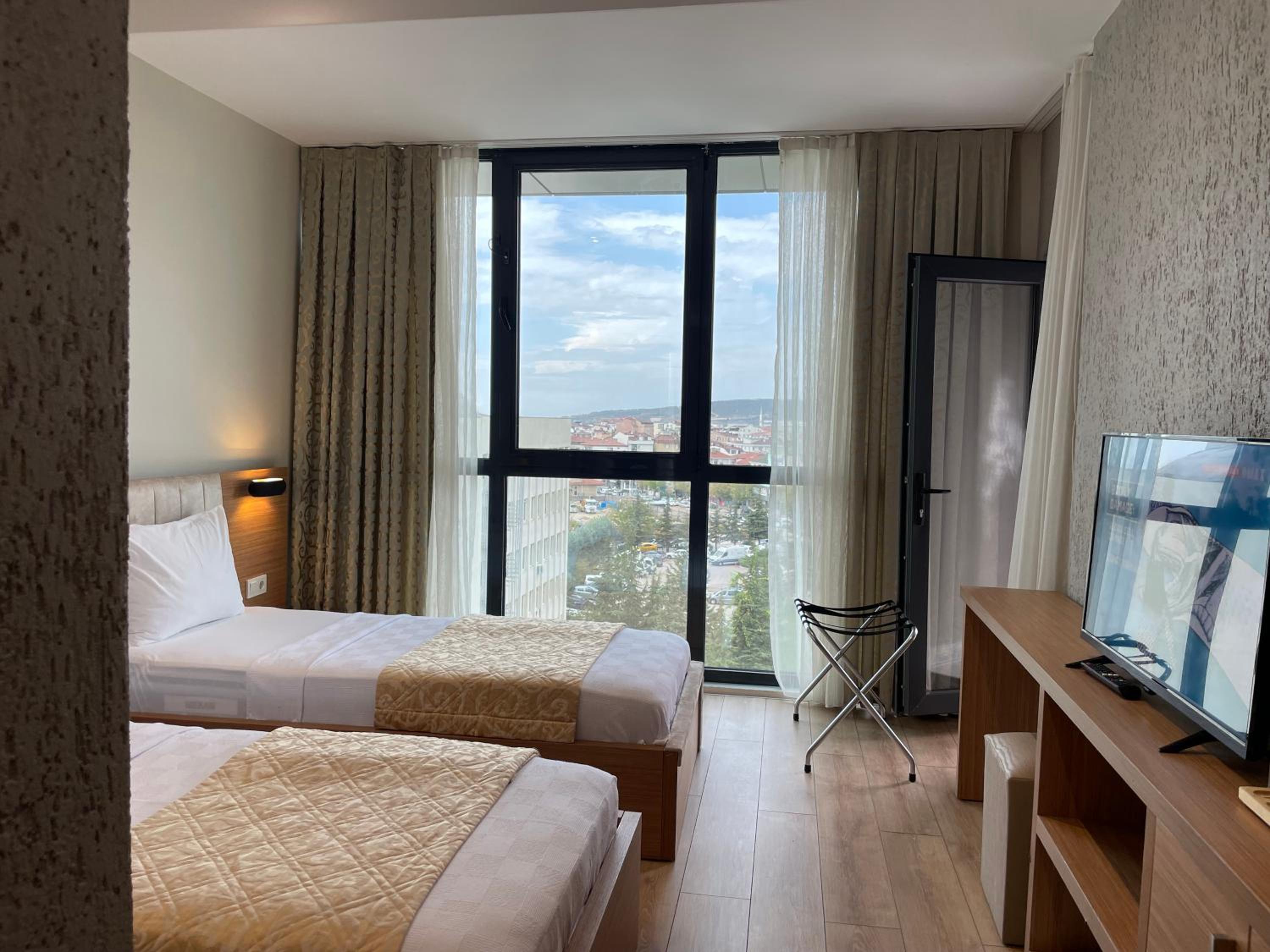 Standard Twin Room - Photo 1