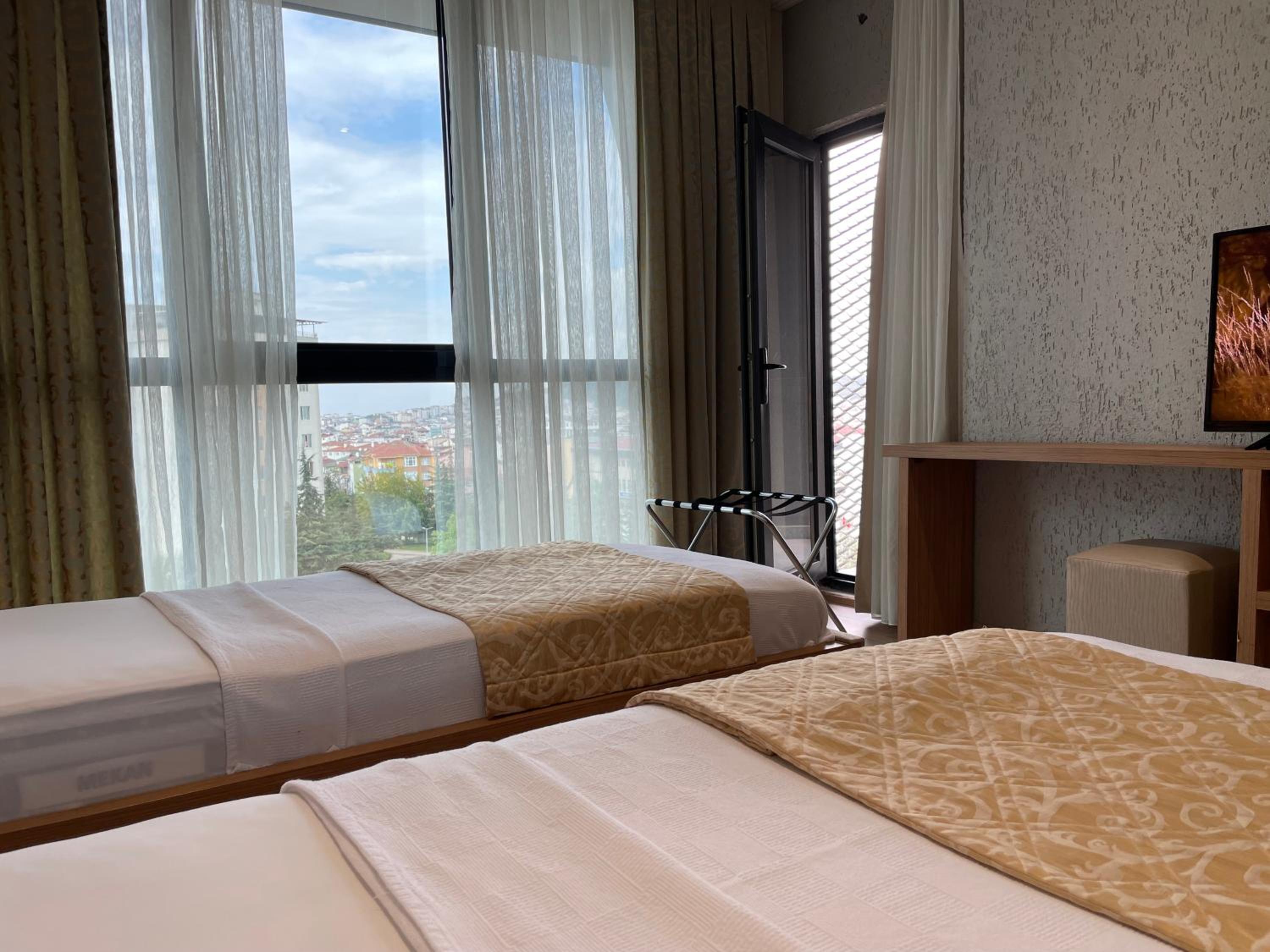 Standard Twin Room - Photo 3