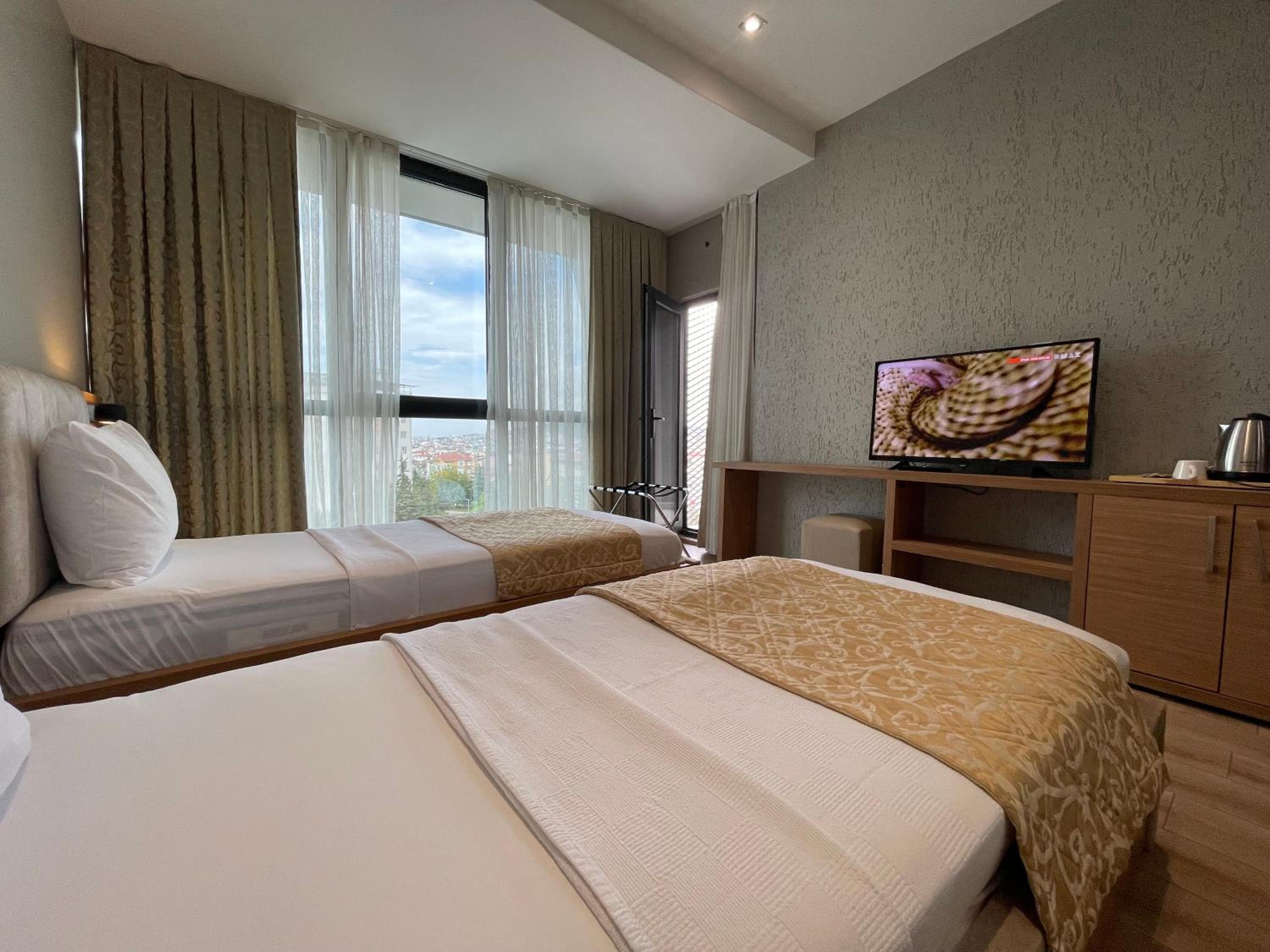 Standard Twin Room - Photo 4