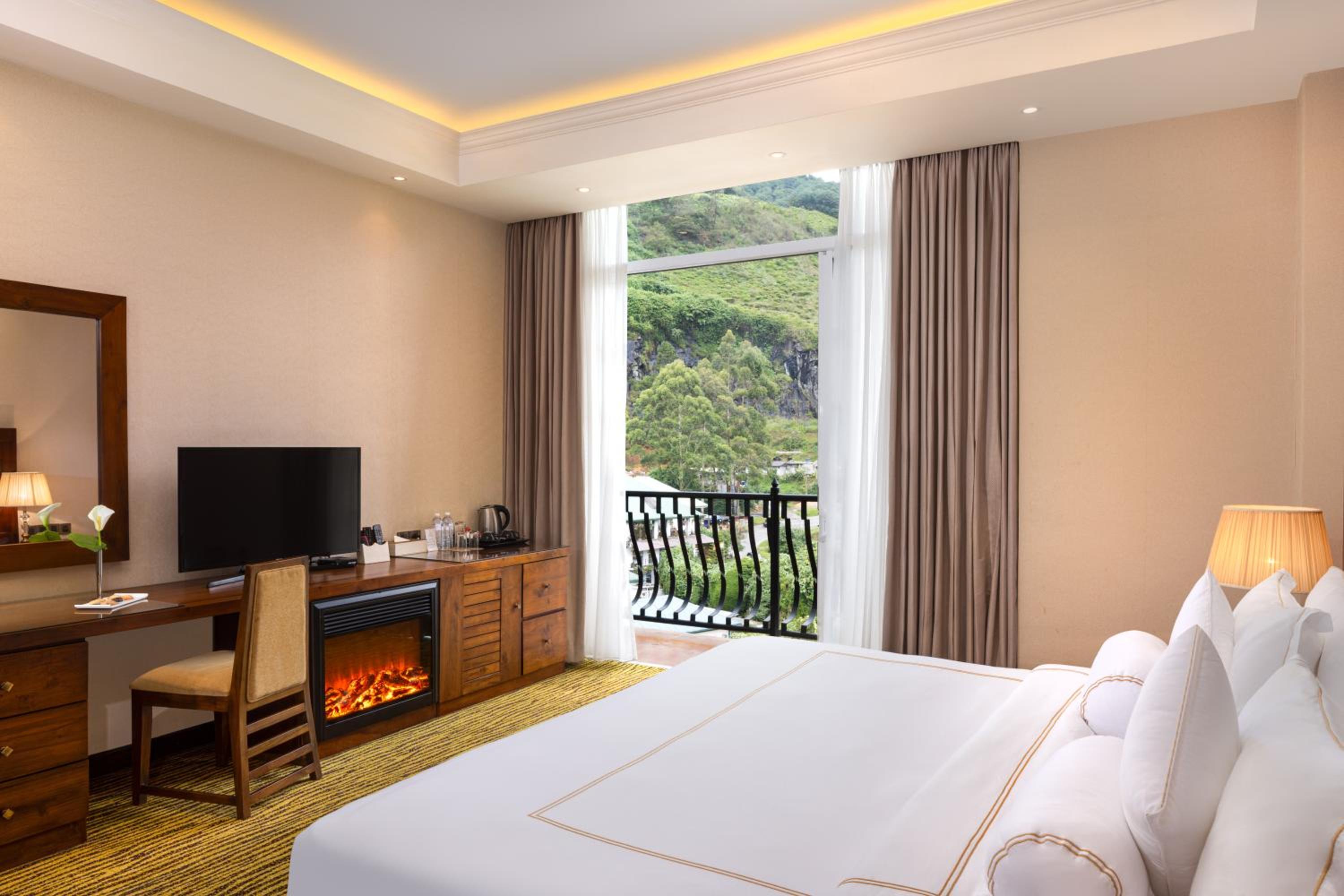 Deluxe Double or Twin Room with Mountain View photo 3