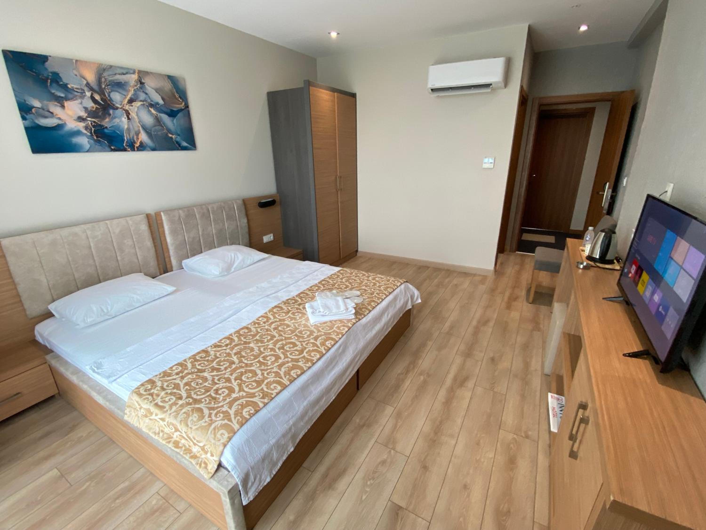 Deluxe Room - Photo 7