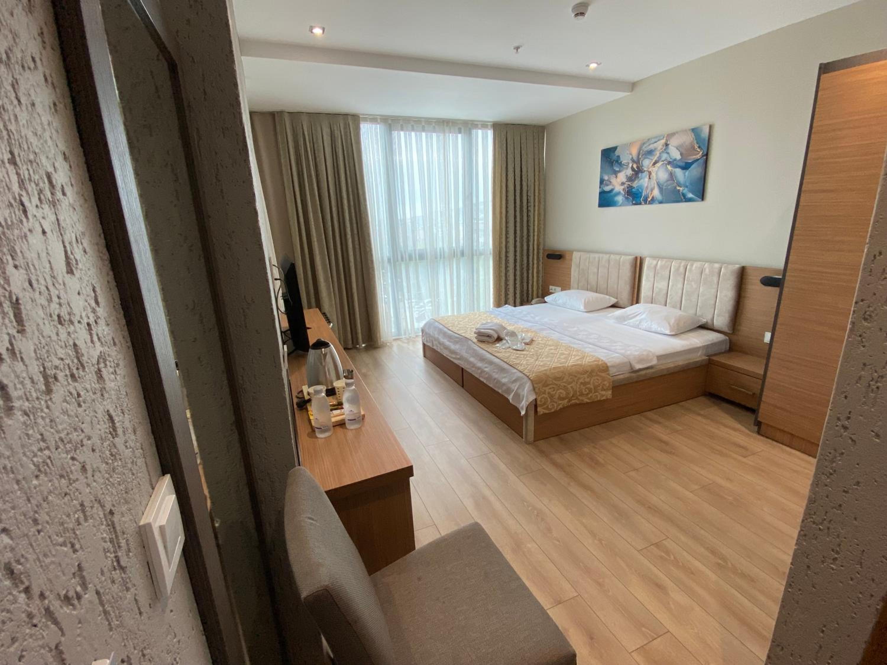 Deluxe Room - Photo 6