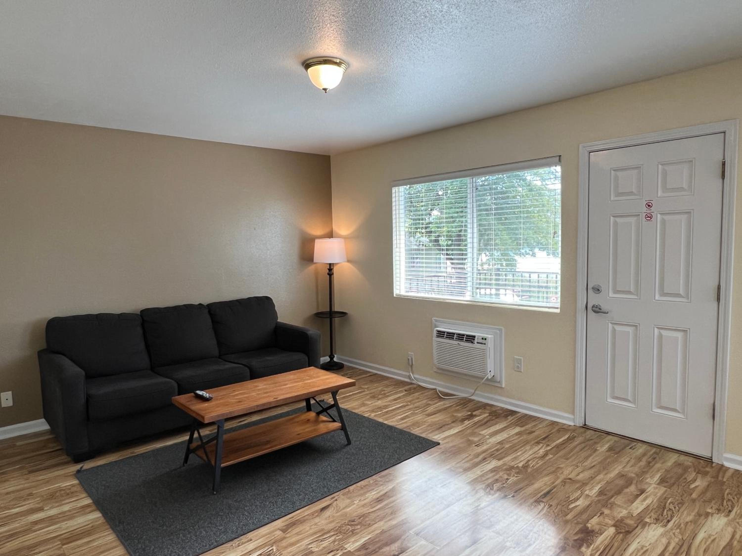 Deluxe Queen Suite
