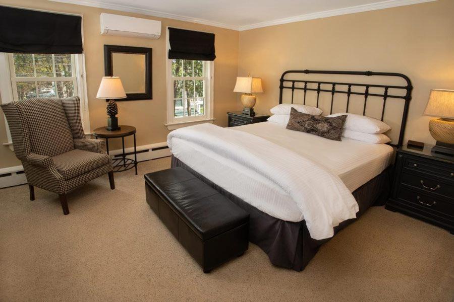 Standard King Room photo 1