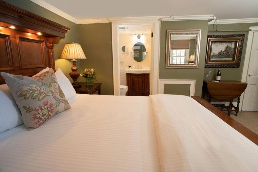 Standard Queen Room photo 2