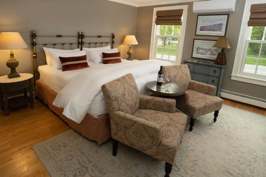 Standard King Room photo 3