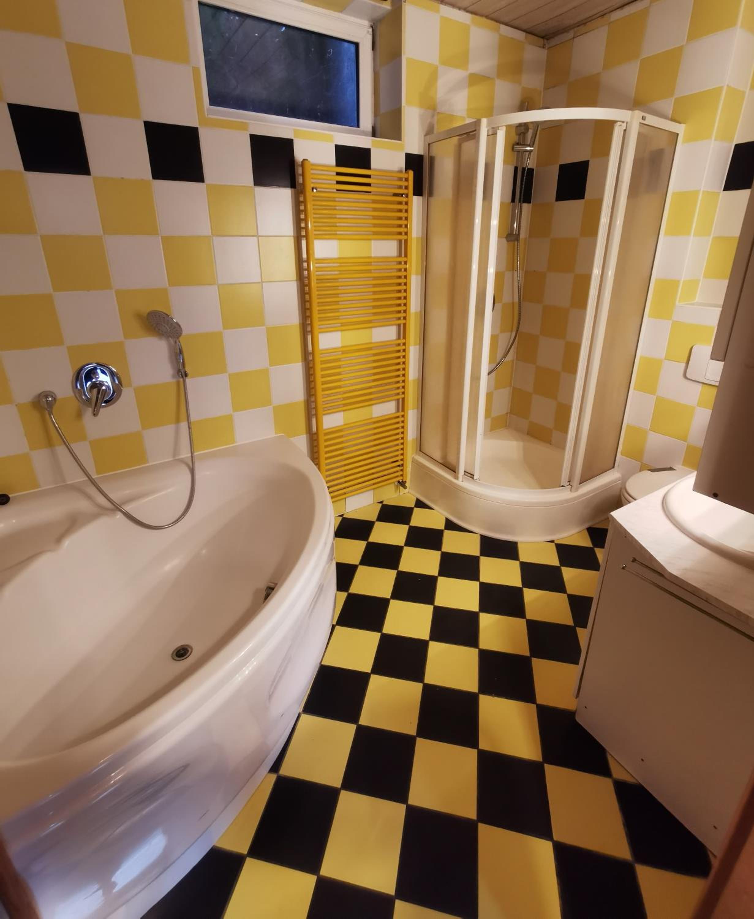 Twin Room with Bath photo 2