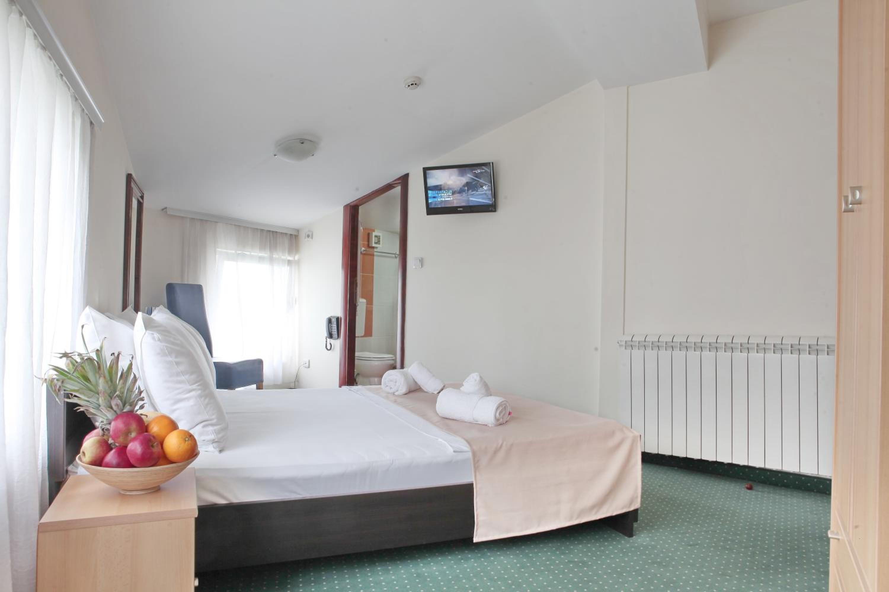 Economy Double Room - Photo 7