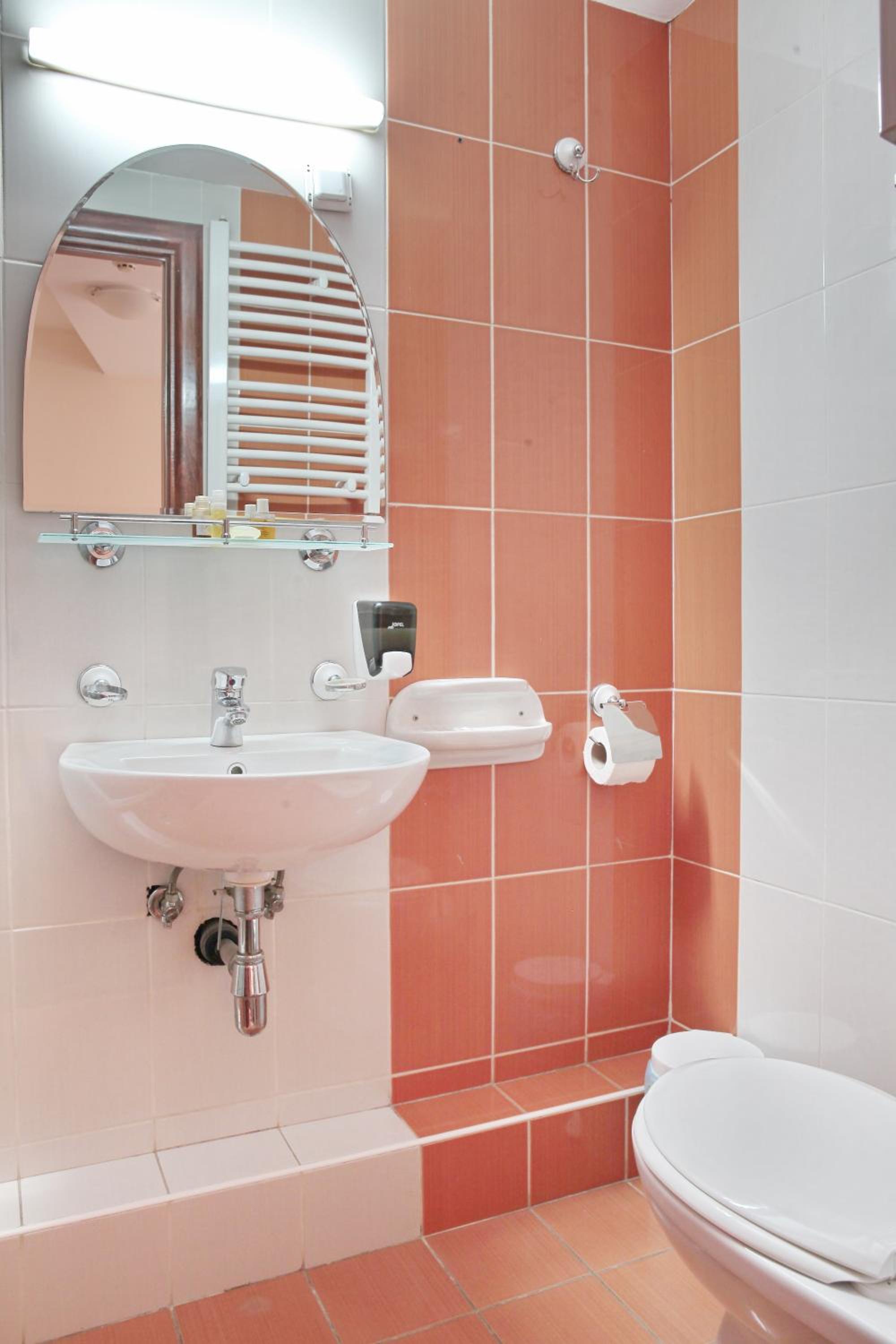 Double or Twin Room - Photo 4