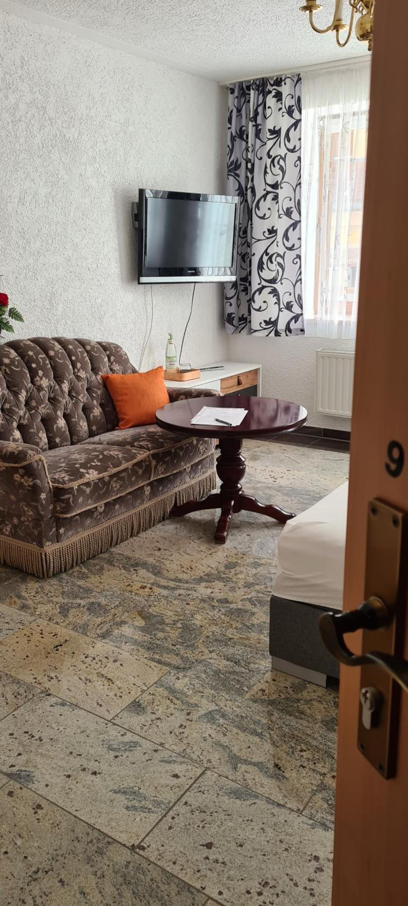 Budget Double Or Twin Room photo 3